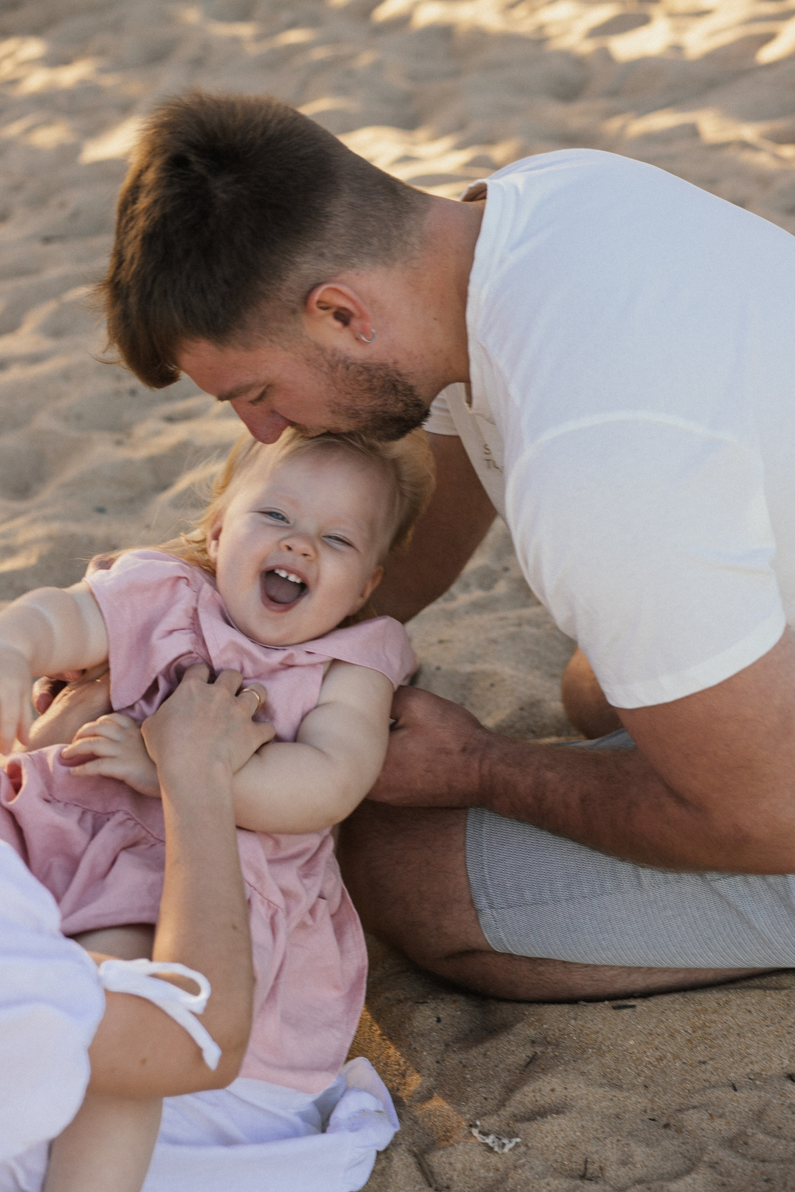 Вика и Влад с Соней на пляже. Главная