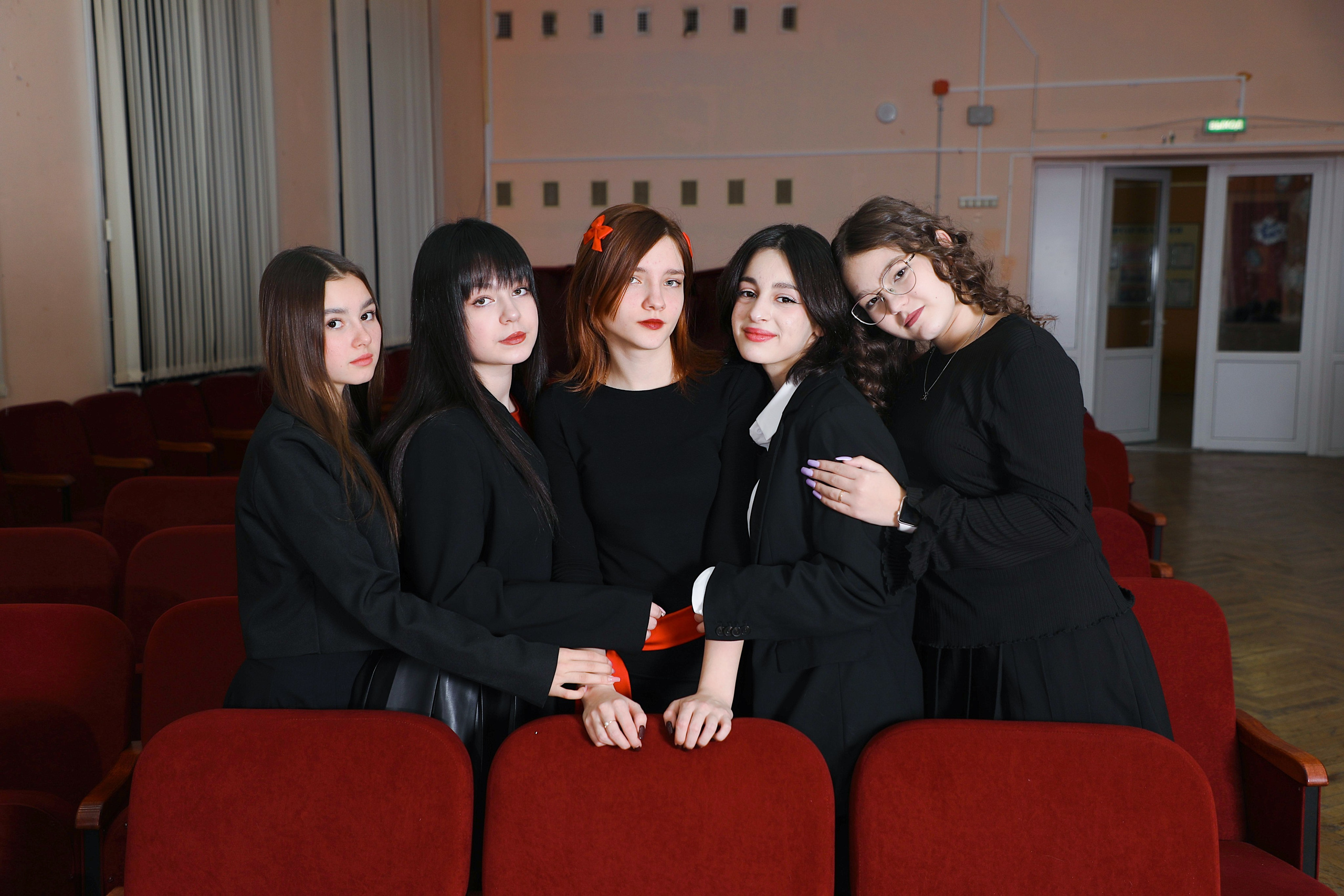 Школа 9-11 классы. Школьный фотограф Олеся Галатова