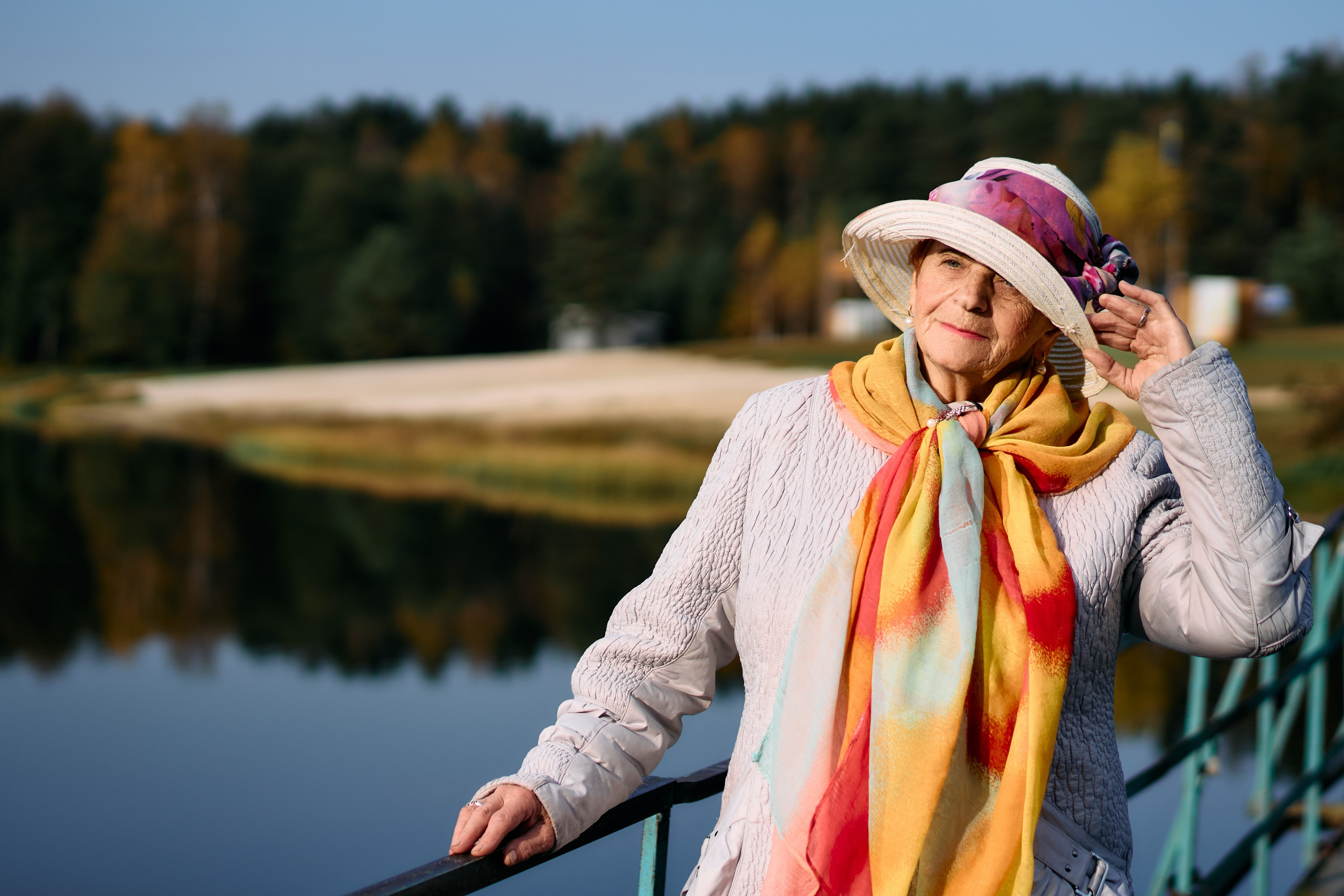 Фотосессия «Осенний вернисаж» для участников любительского объединения людей старшего поколения " Общение 55+». Фотограф Виталий Сид: профессиональная фотосъемка, обучение и новости индустрии