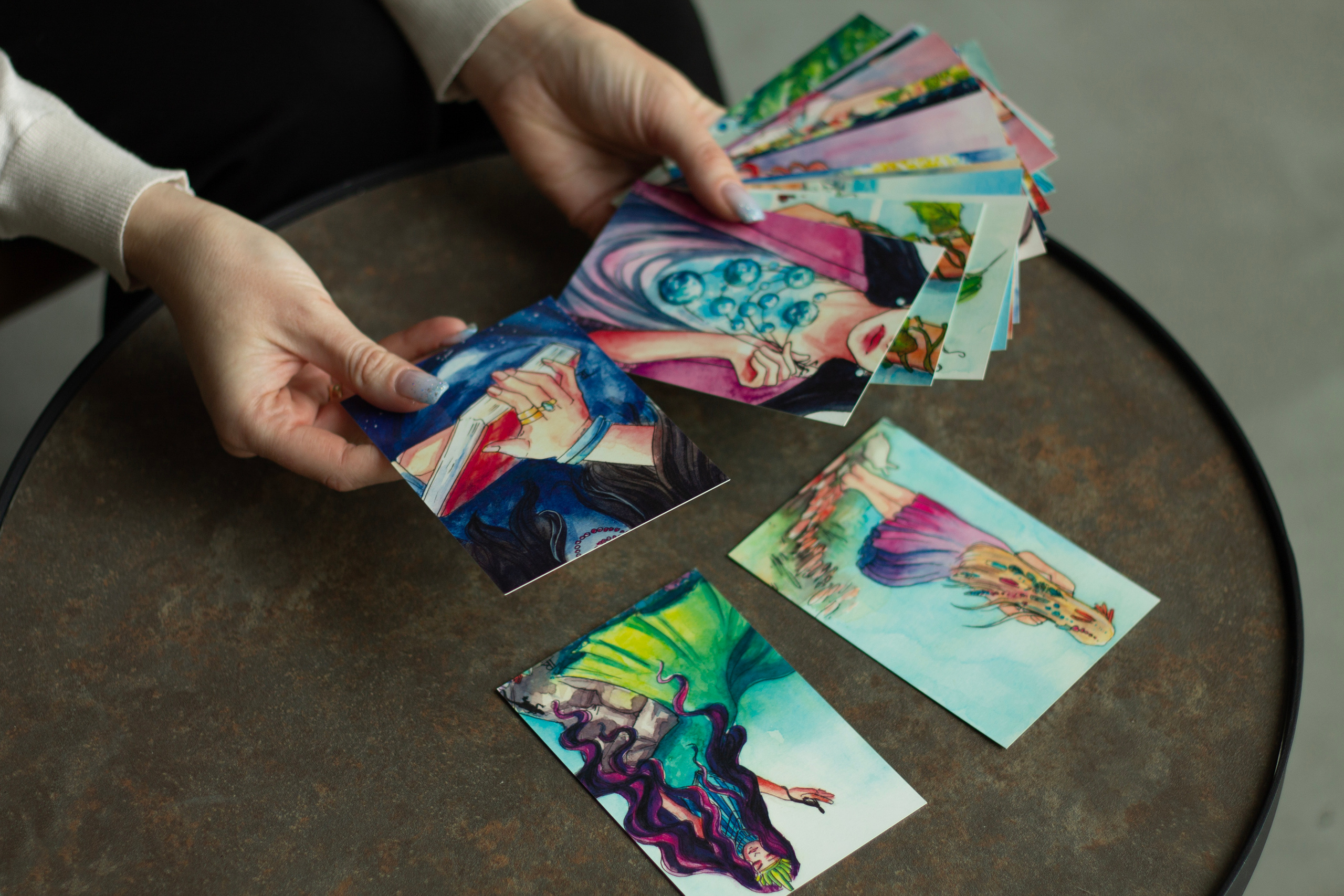 Выбор метафорических карт на столе нейрографика Ирина Карамурзина