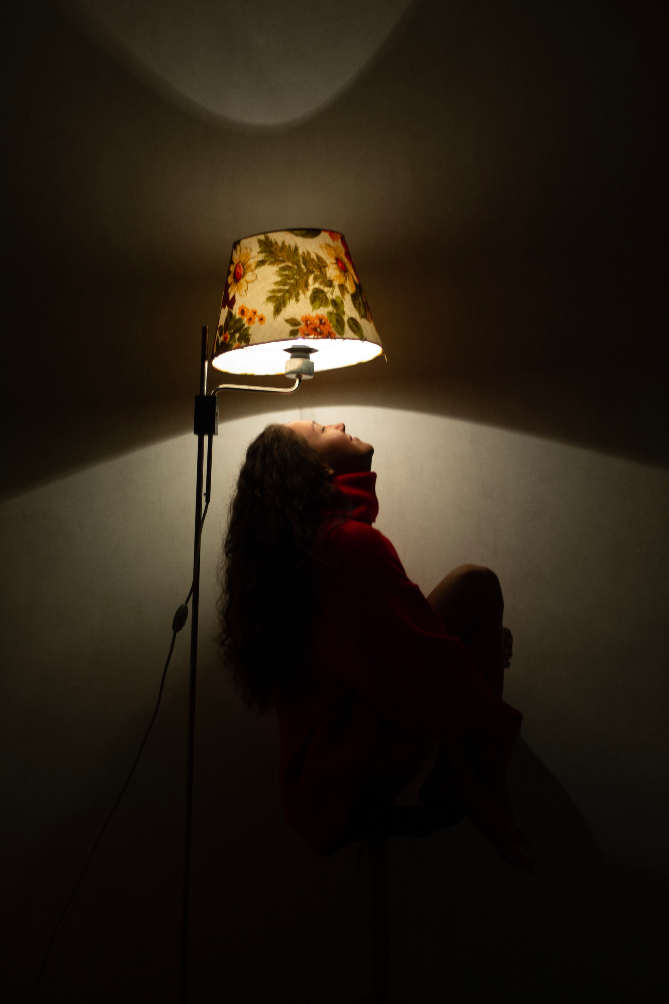 Аделя под лампой