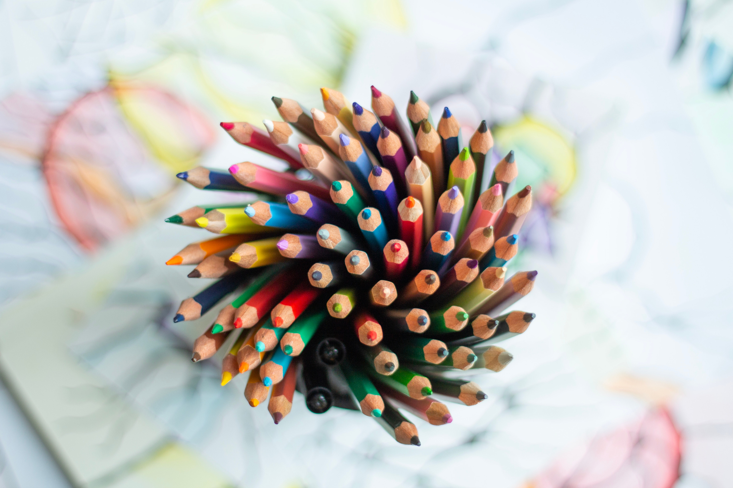 Нейрографика цветные карандаши на фоне рисунков