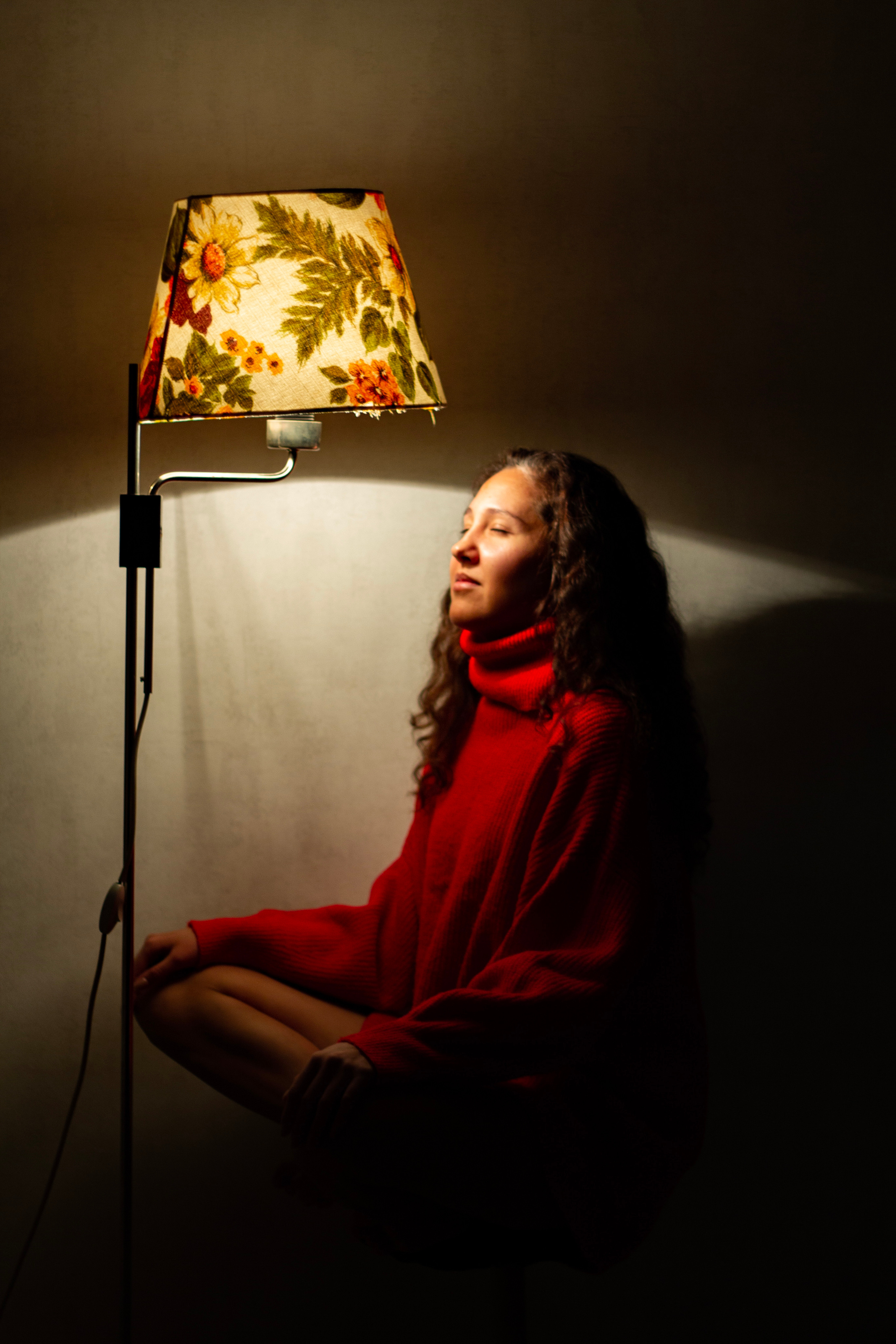 Аделя под лампой