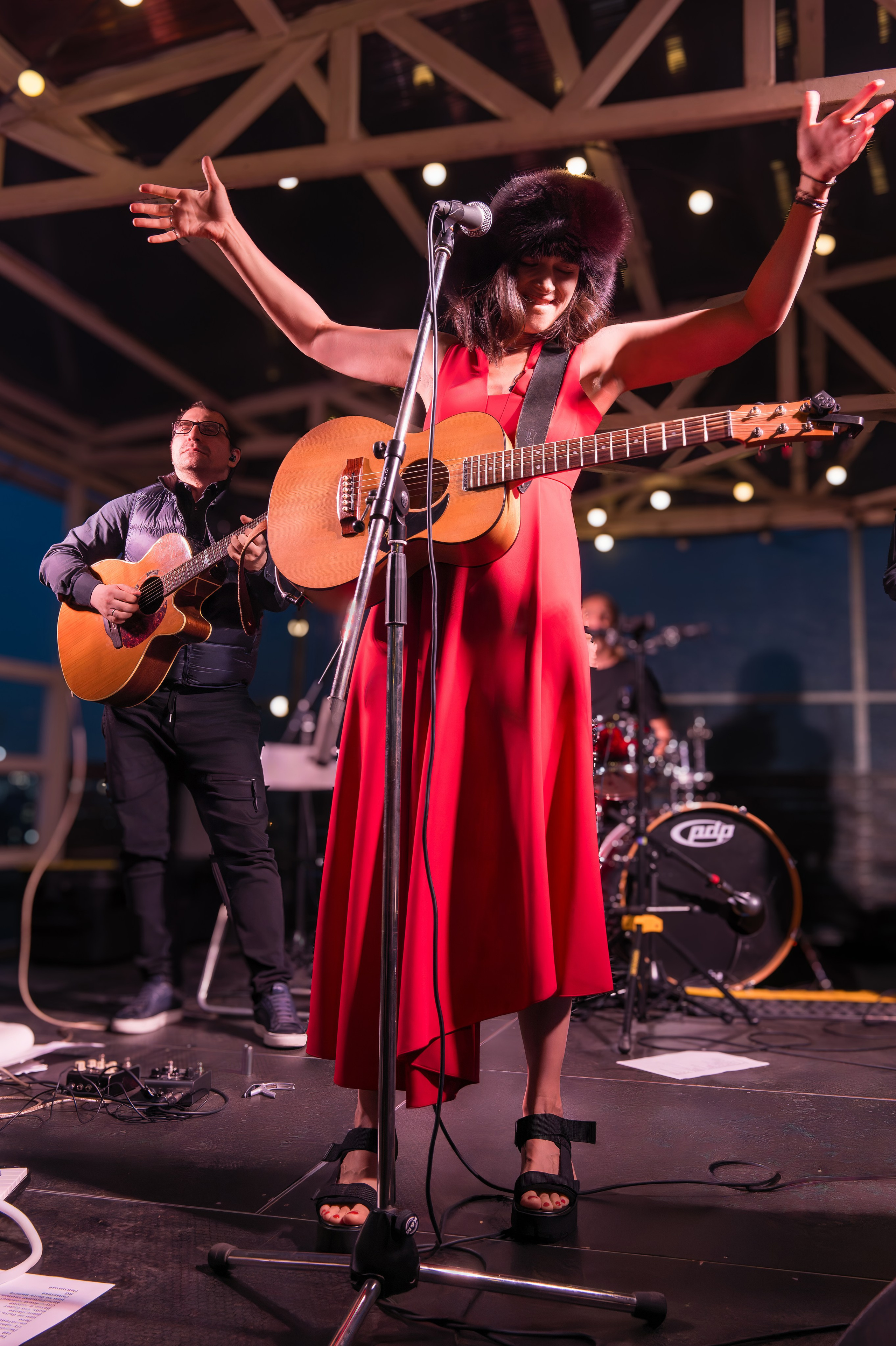 Женя Любич — летний концерт в Москве на крыше 6 июня 2024 года. Сайт фотографа Сергея Абрамова