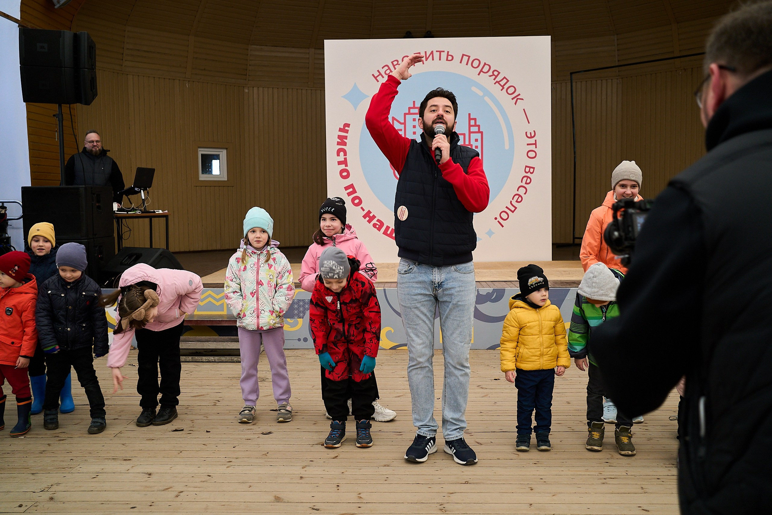 Субботник у Управления делами Мэра и Правительства Москвы. Фотограф и Видеограф в Москве. Олег Корушев