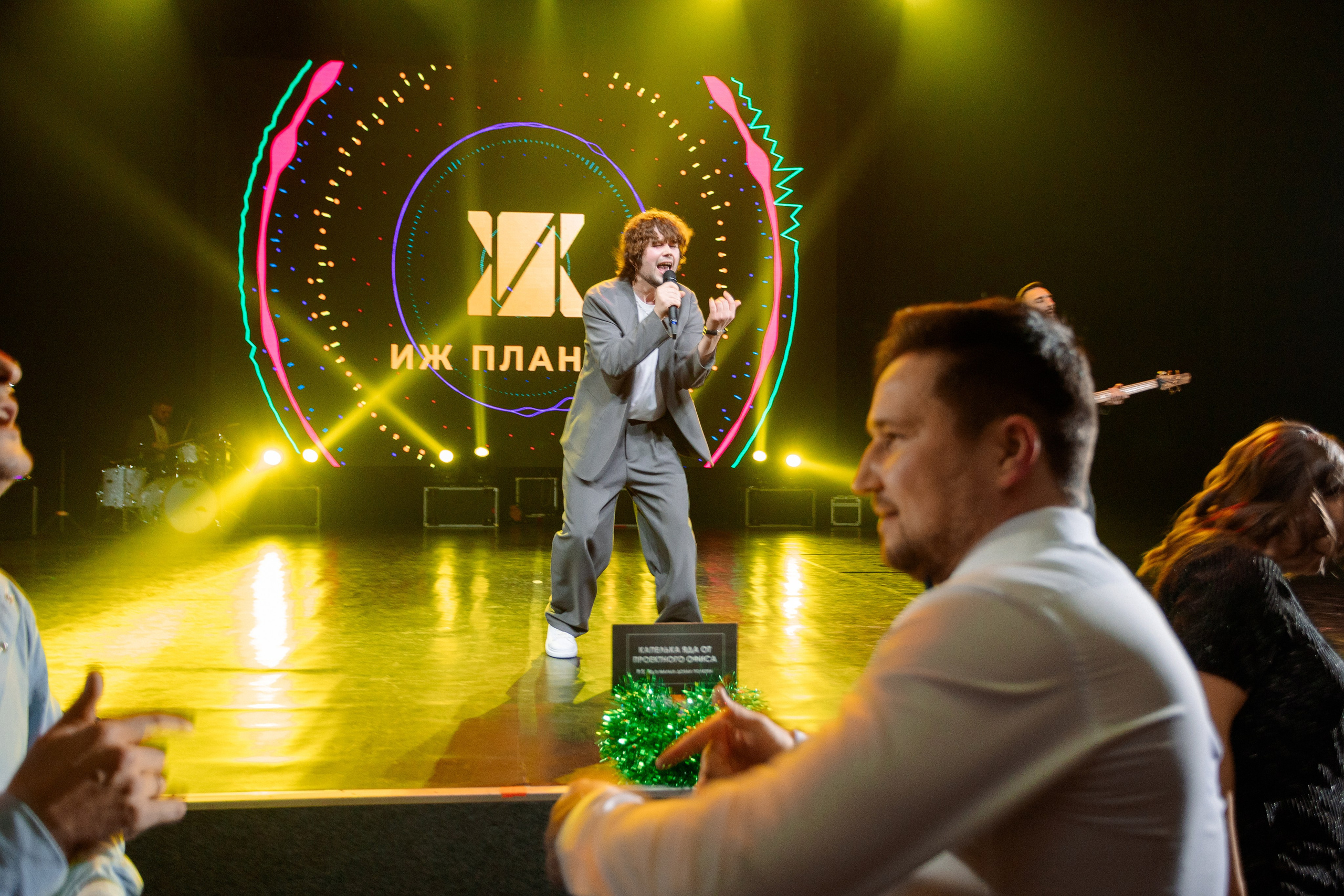 РЕПОРТАЖ: НОВЫЙ ГОД В ДК МЕТАЛЛУРГ. Профессиональный фотограф в Ижевске Леша Петров