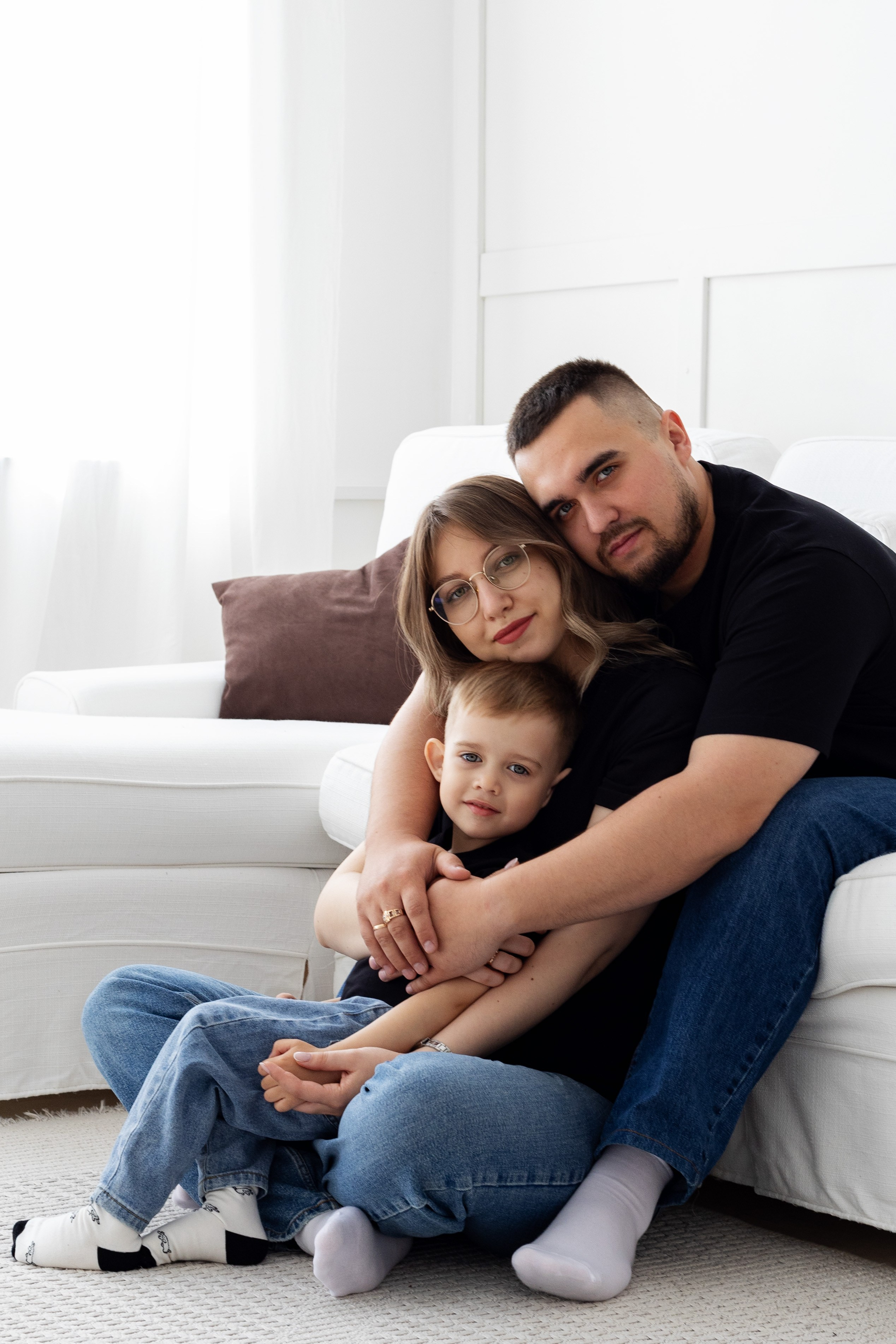 Семейная фотосессия в студии (Михаил, Крестина и Макар). Женский фотограф в Орске Новотроицке Динара Долганова