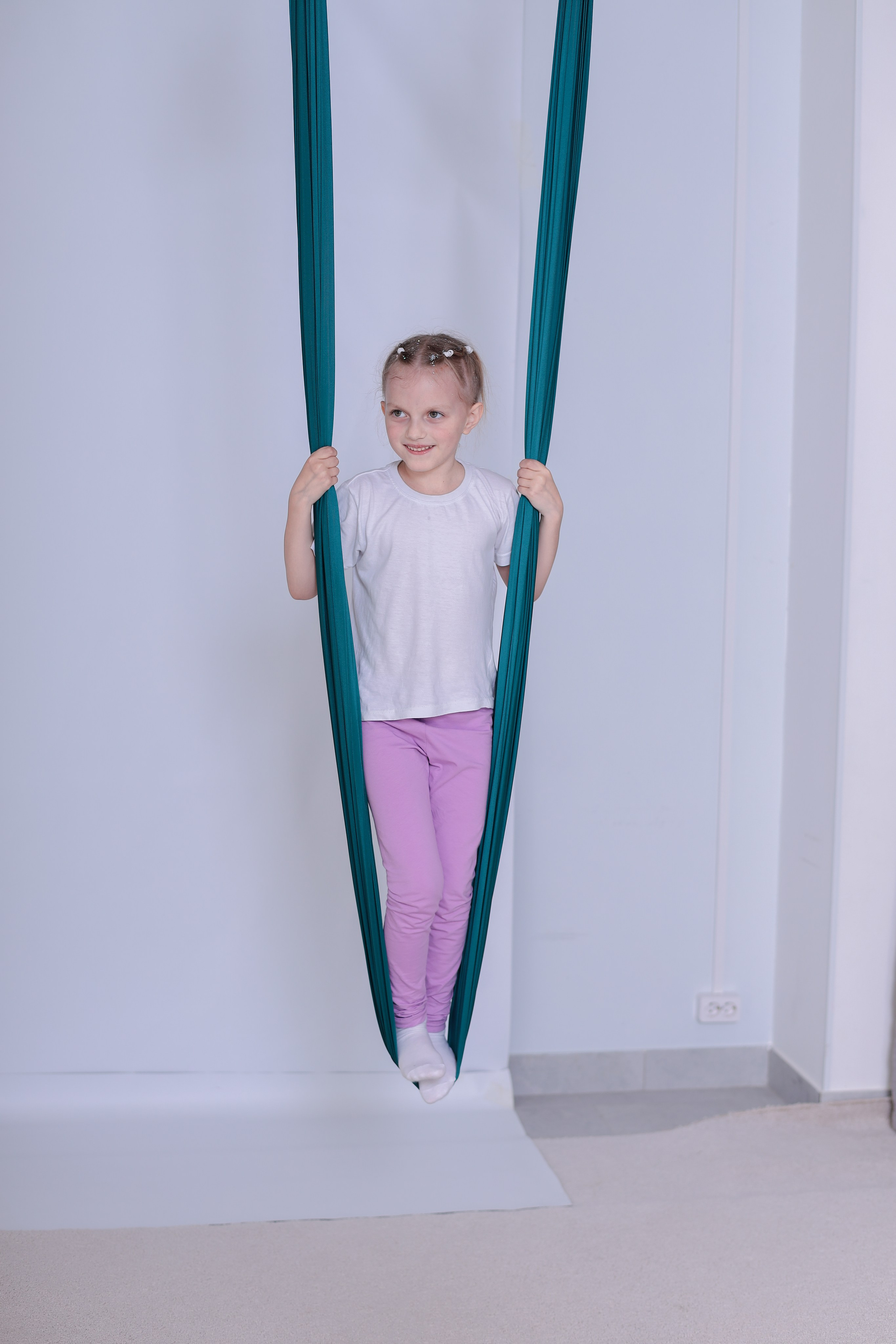 Детская аэройога. Фотограф Надршина Лилия