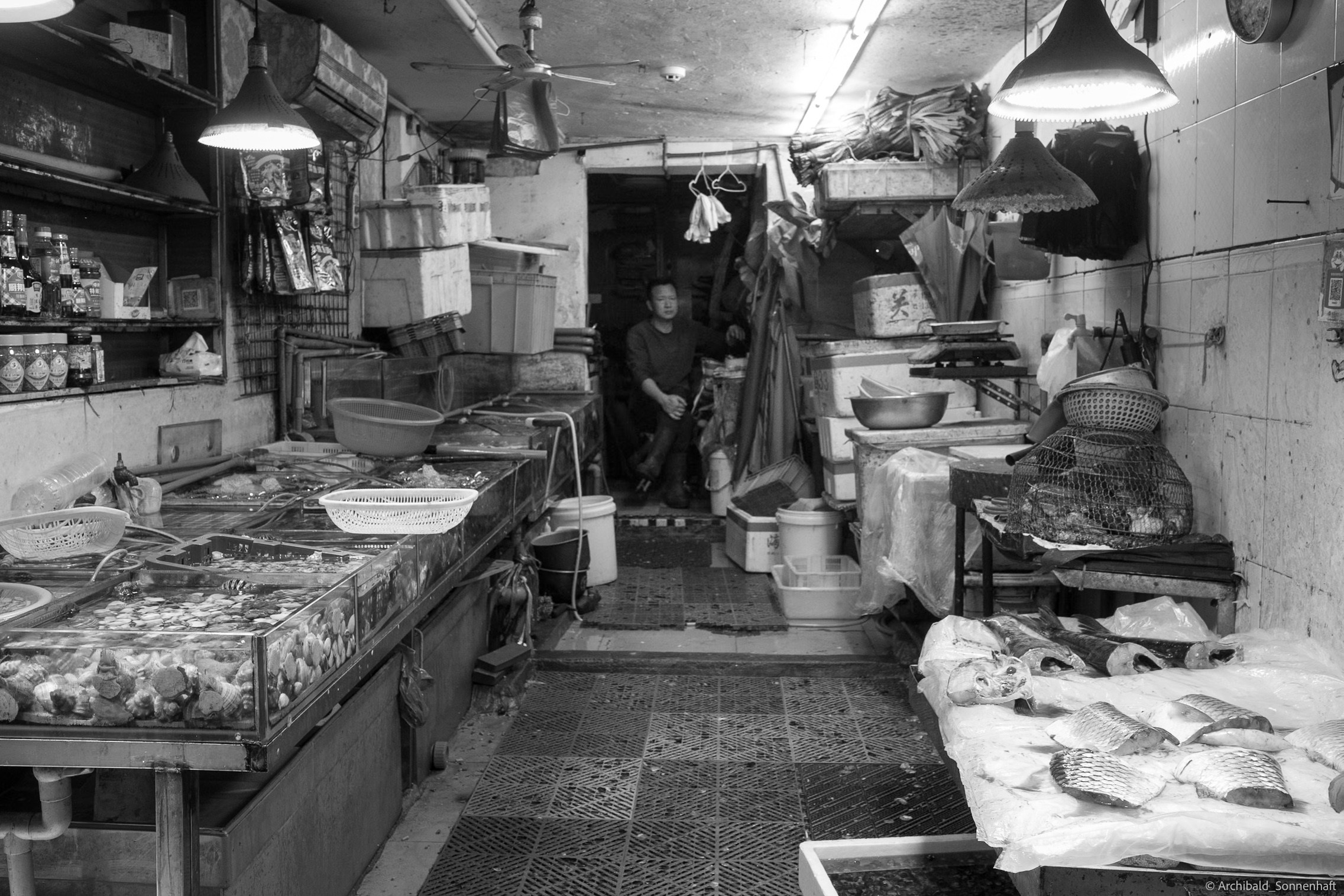 Shipai Urban Village. Photographer in Guangzhou, China. Archibald Sonnenhaft