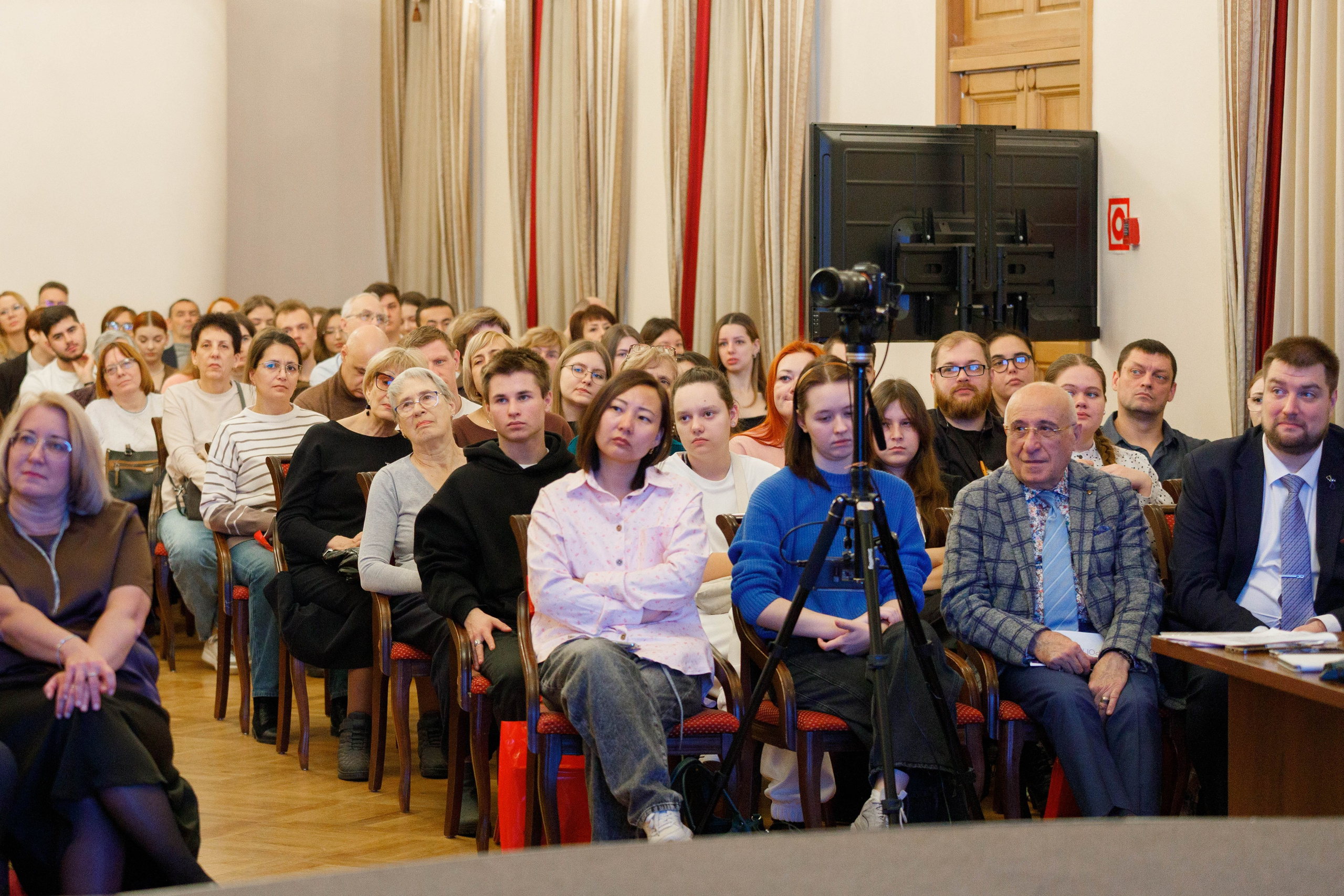 Сессия с профессорами. Дом Учёных 25.10.25. Репортажный фотограф в Новосибирске Алена Помазунова