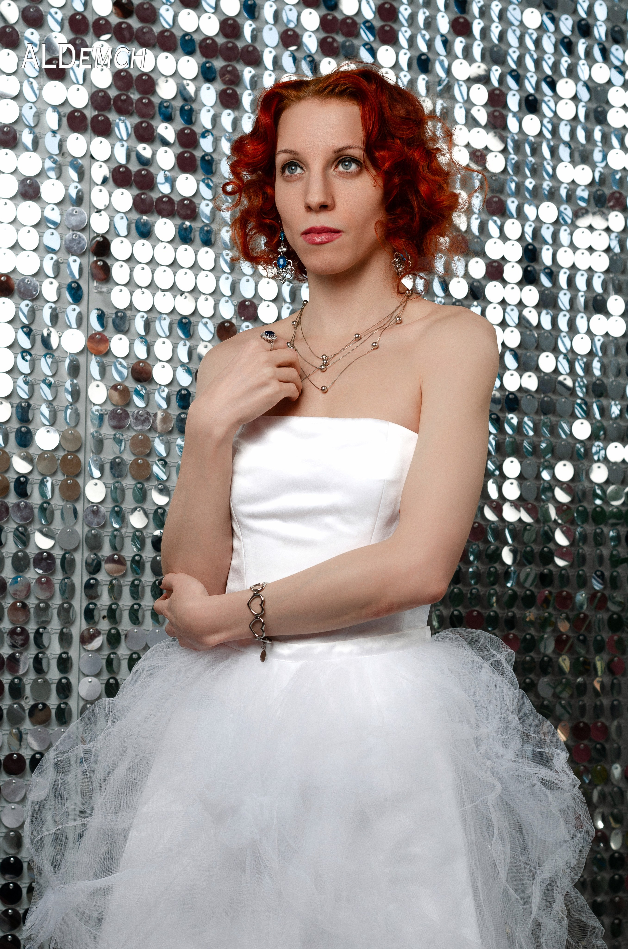 Фотосессия девушки в свадебном платье в фотостудии в Москве