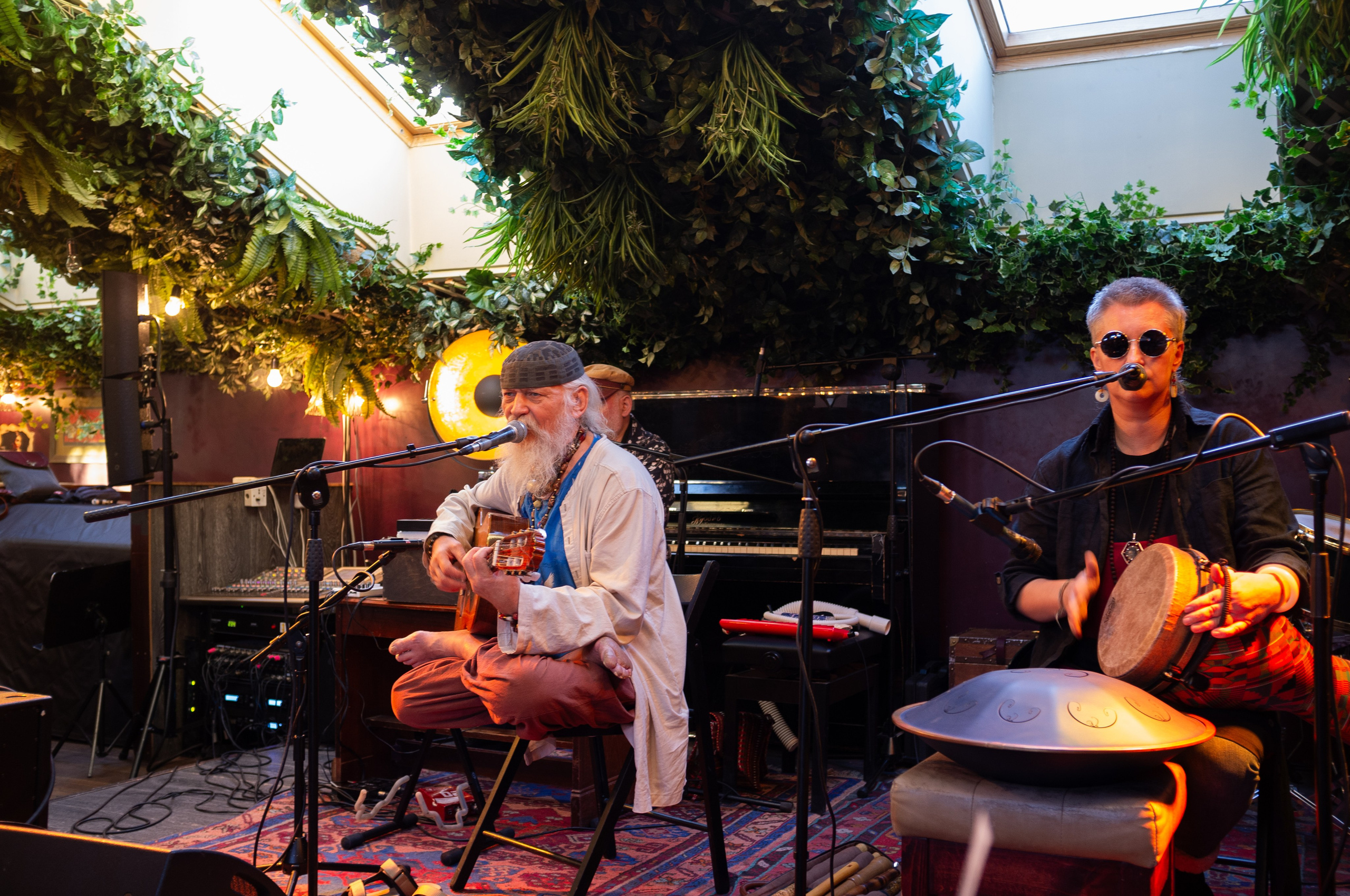 Китайский джаз и этника. Бронислав Виногродский в Kozlov club. Искусство фотографии. Мария Осокина
