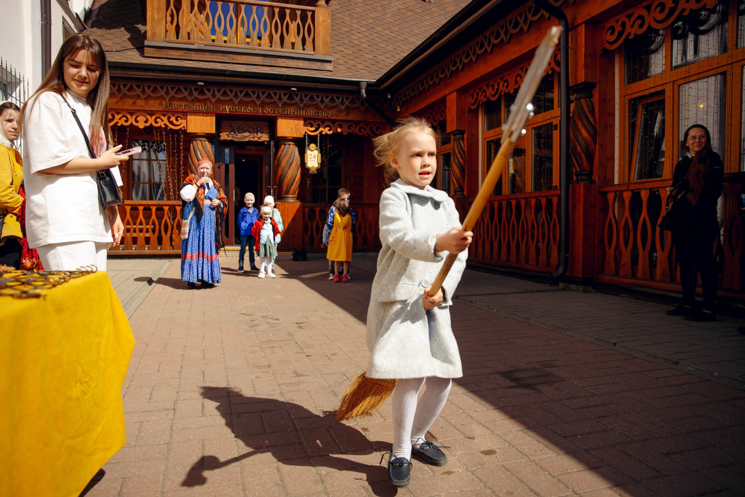 Алеша попович двор. Ваш репортажный фотограф Артемий Антонов