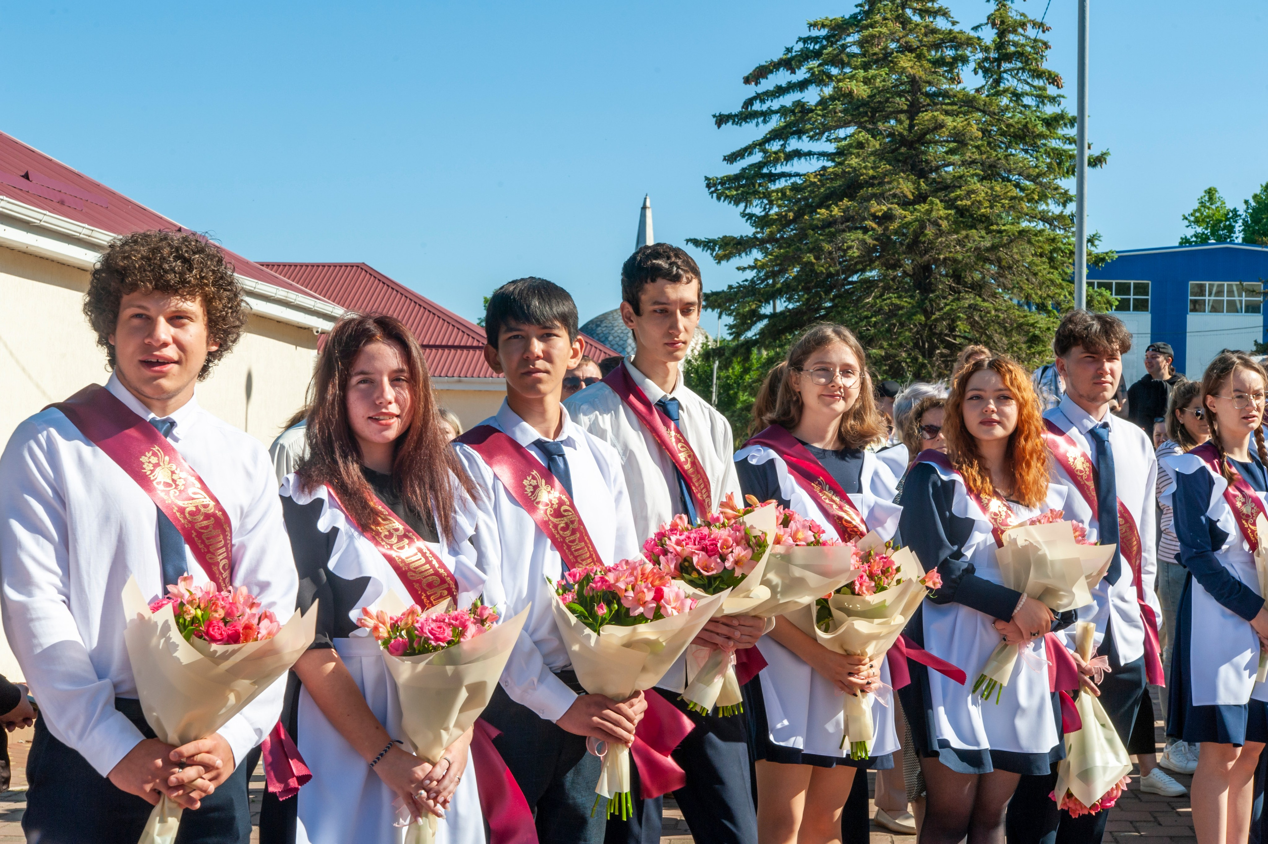 Последний Звонок МАОУ СОШ № 17 им. Эдуарда Есаяна — Архипо-Осиповка. Свадебный и семейный фотограф Денис Лукьянов в Краснодаре, Краснодарском крае и Республике Крым