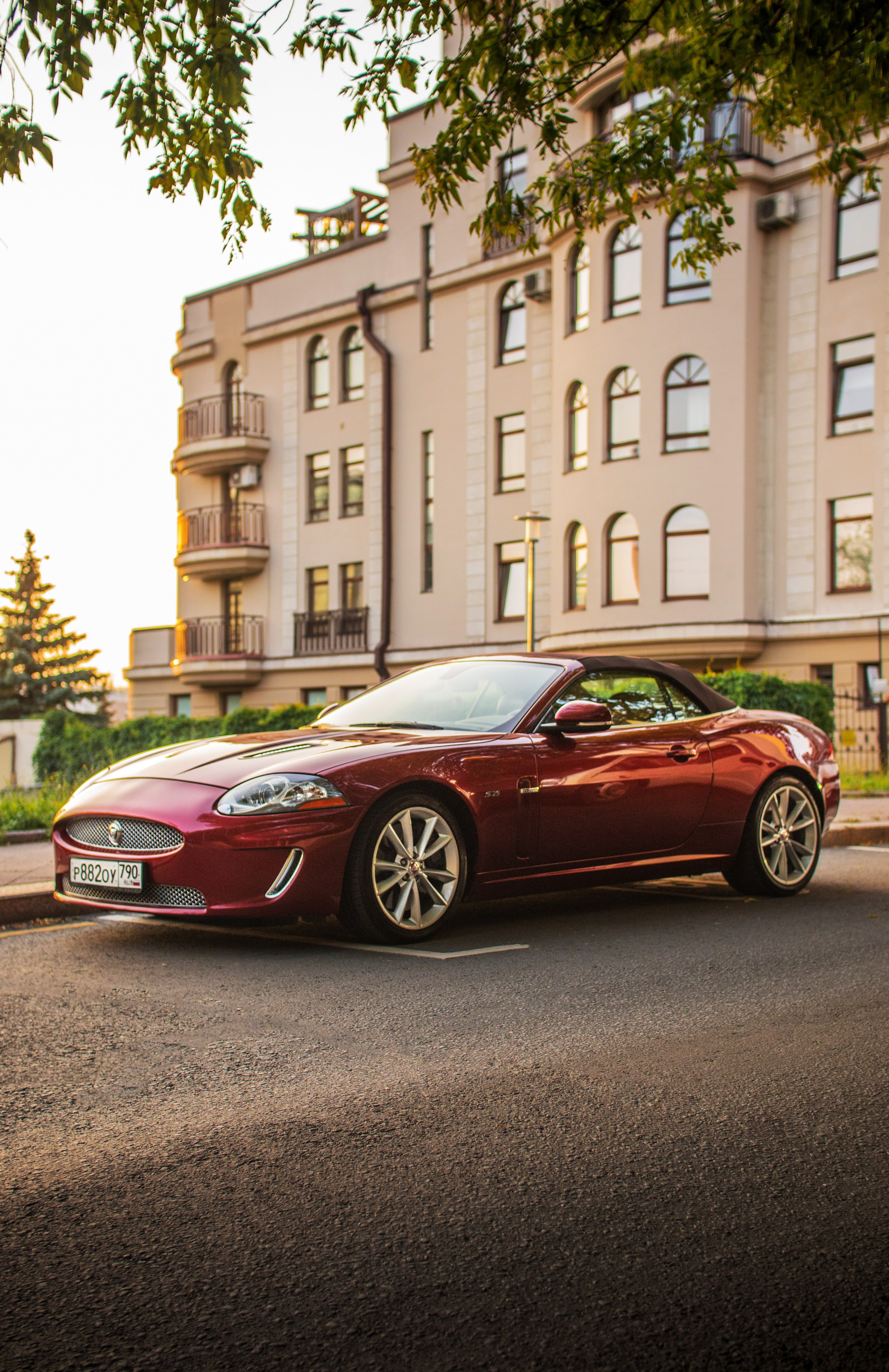 Фотосъемка в кабриолете по улицам Москвы на Jaguar. Жуков Илья  свадебный фотограф в Москве