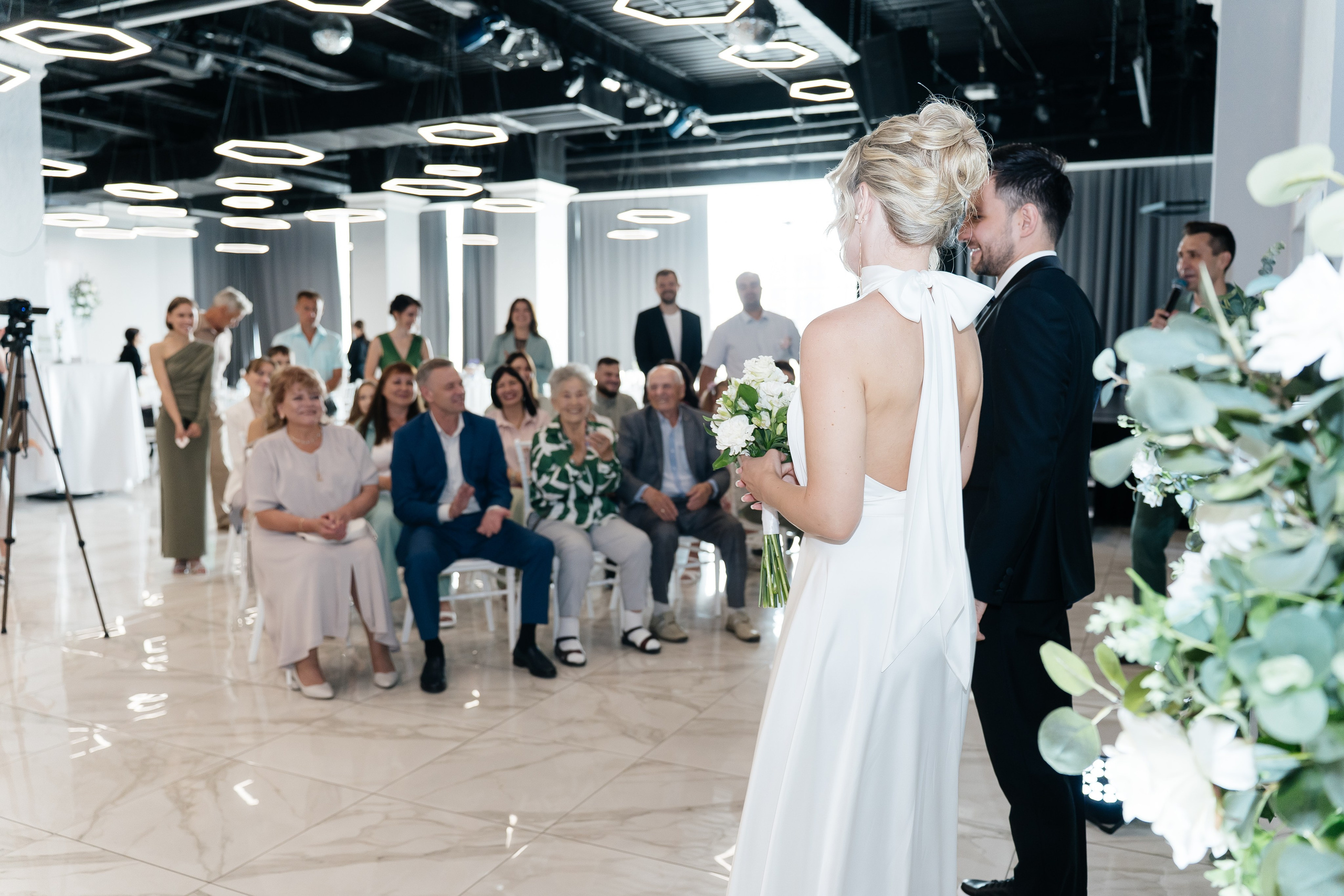 В отели. Для тех, кто не ждёт удачи, а создаёт её. Каждая фотосессия — это твой момент, твой стиль, твой успех. 📸