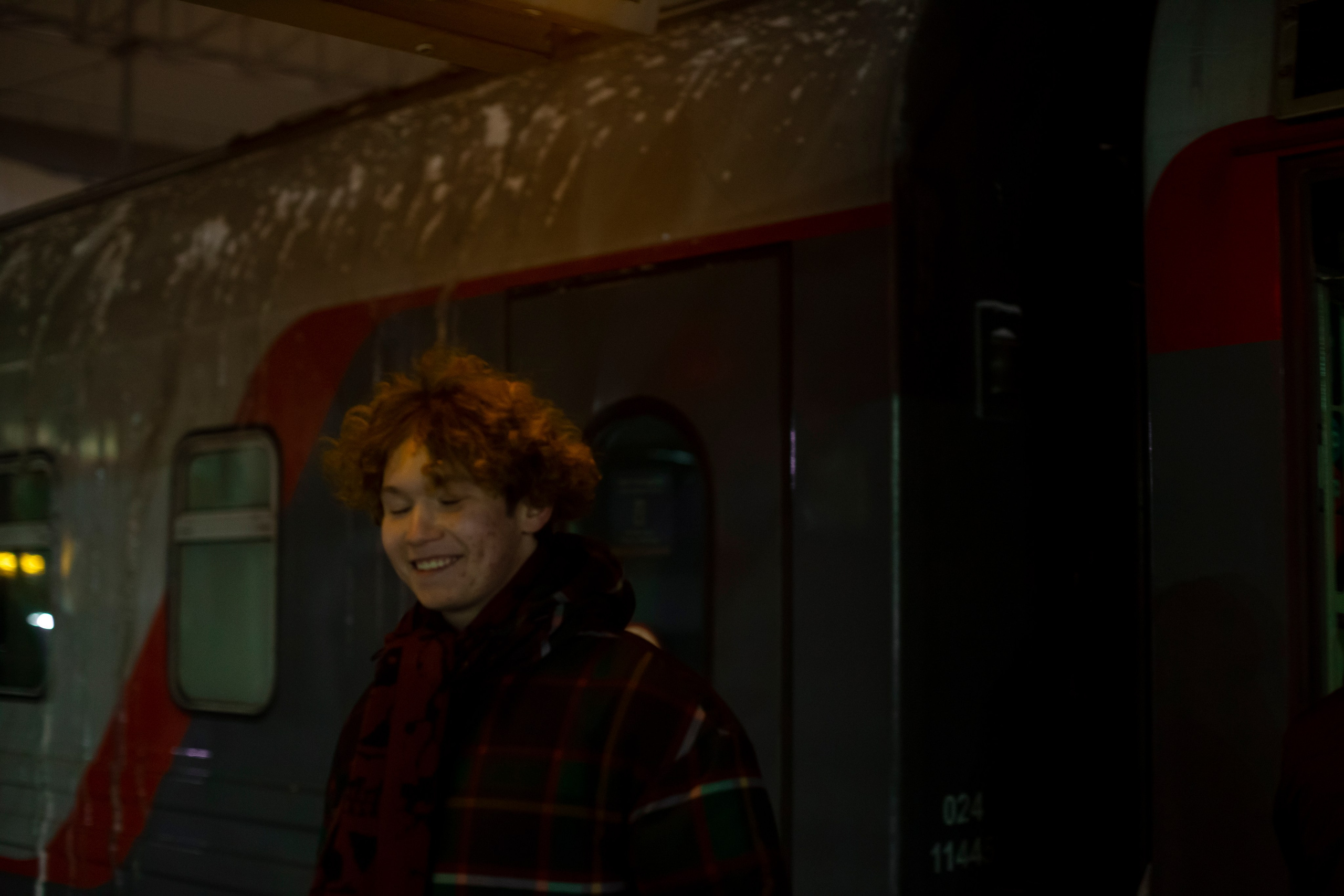 Мирил нас пустой вокзал. Репортажный и портретный фотограф Казань / Горячих Полина