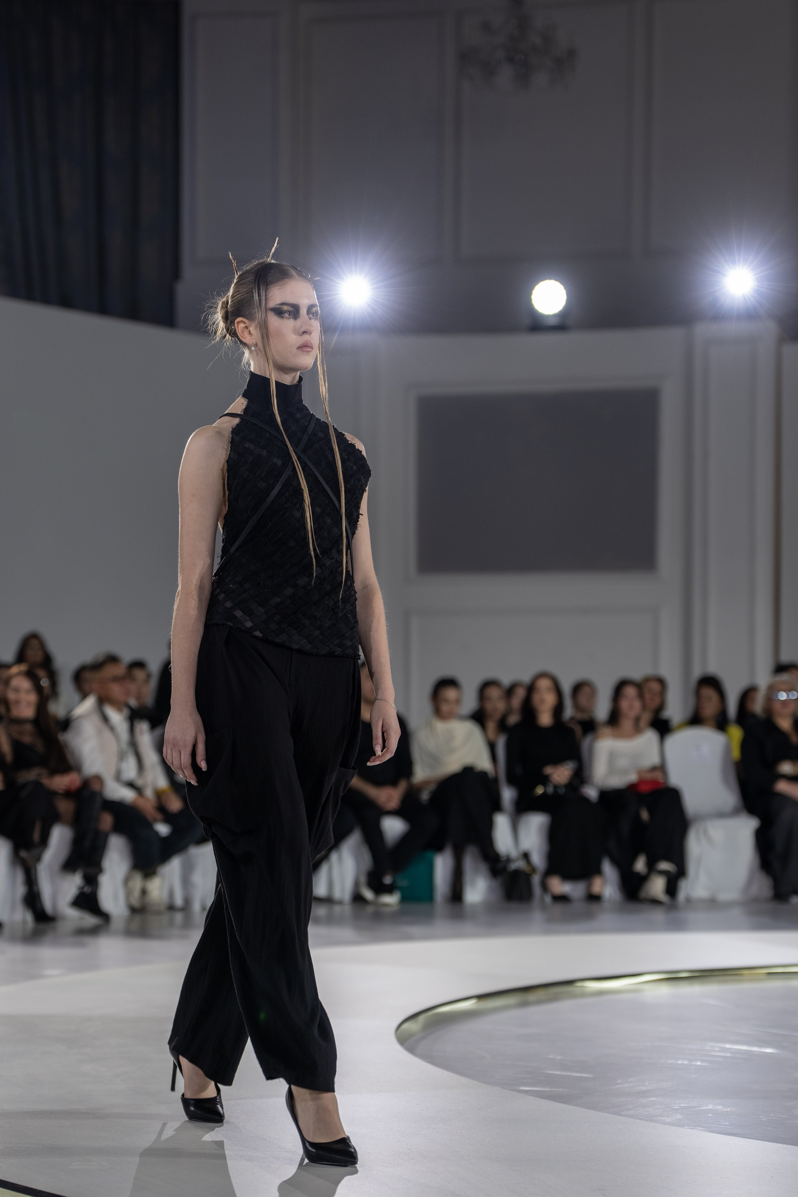 Dwsigner Nazar Almazbekov. Сайт Алматинского НЮ АРТ, будуар и фэшн фотографа Дениса Карпенко