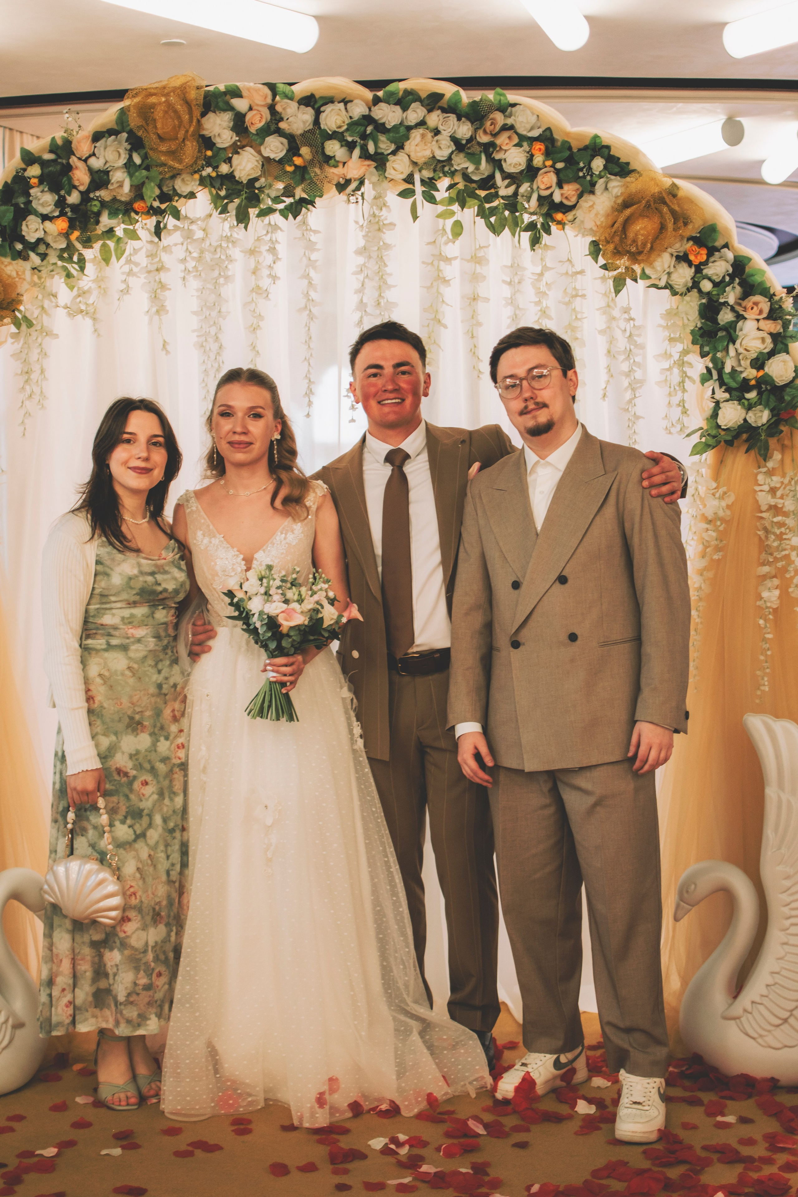 Альберт и Анастасия (Студийная фотосессия, роспись в ДК Нефтяник + фотосессия с гостями). Семейный и свадебный фотограф Губкинский и Ставрополь