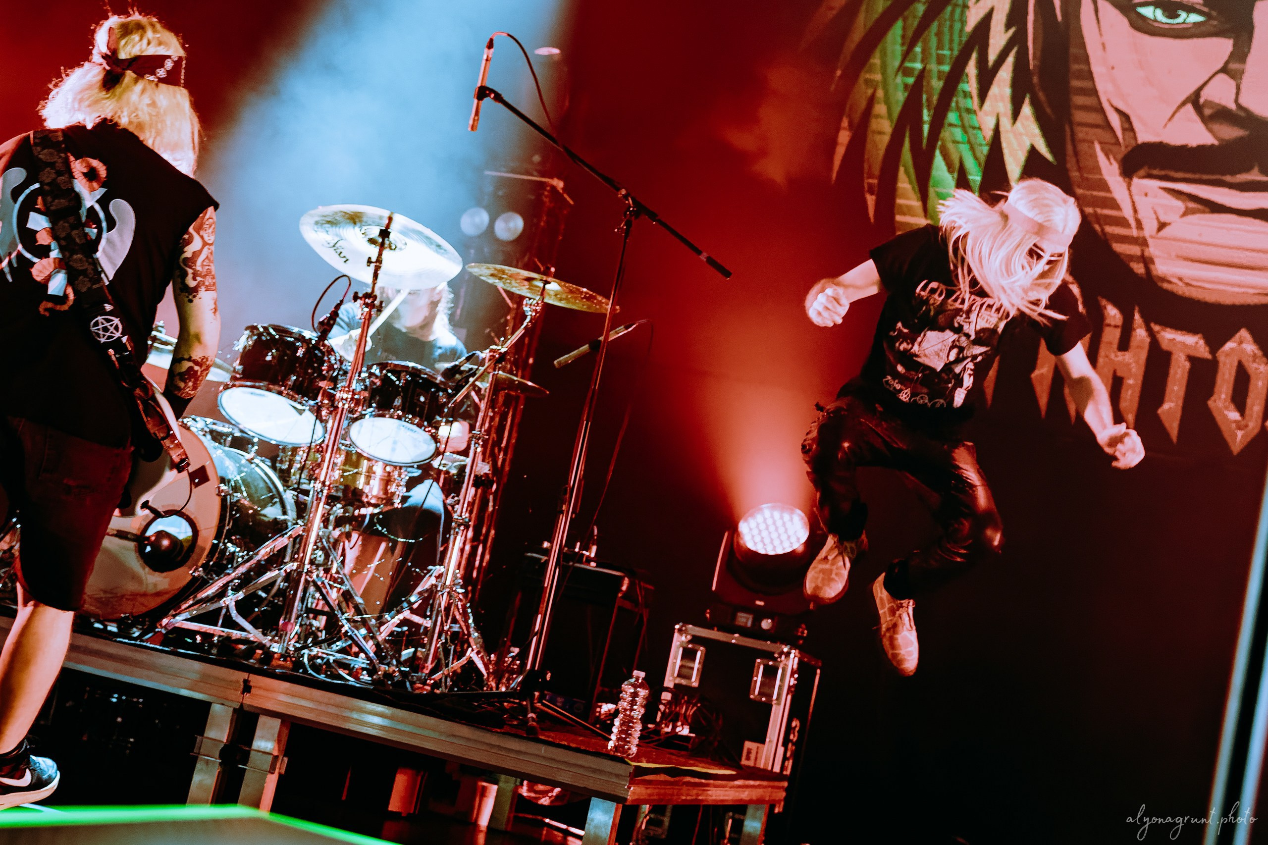 Багровый Фантомас, фоторепортаж, СПб, BASE, 14.12.2025. Алена Адрианова: фотограф в Санкт-Петербурге