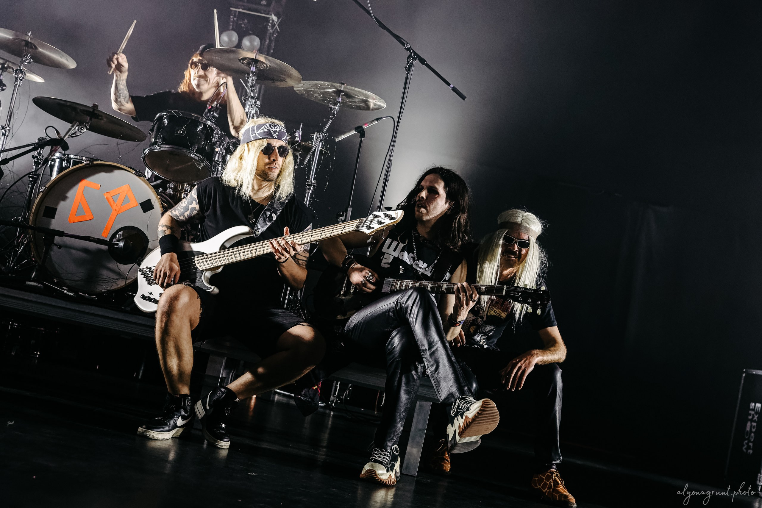 Багровый Фантомас, фоторепортаж, СПб, BASE, 14.12.2025. Алена Адрианова: фотограф в Санкт-Петербурге