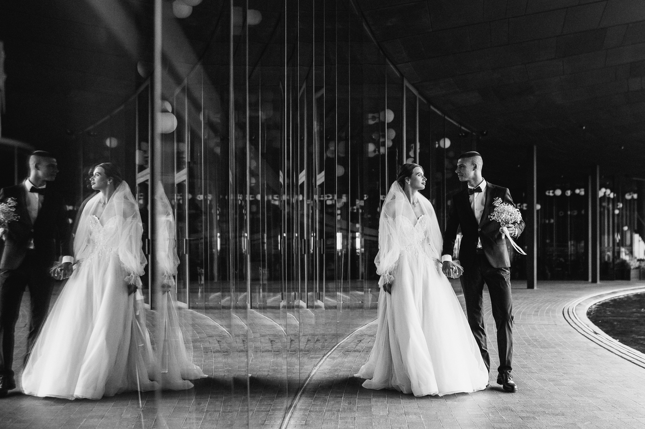 Свадебное утро и прогулка красивой яркой пары. Свадебный и семейный фотограф в Симферополе Дарья Маркова