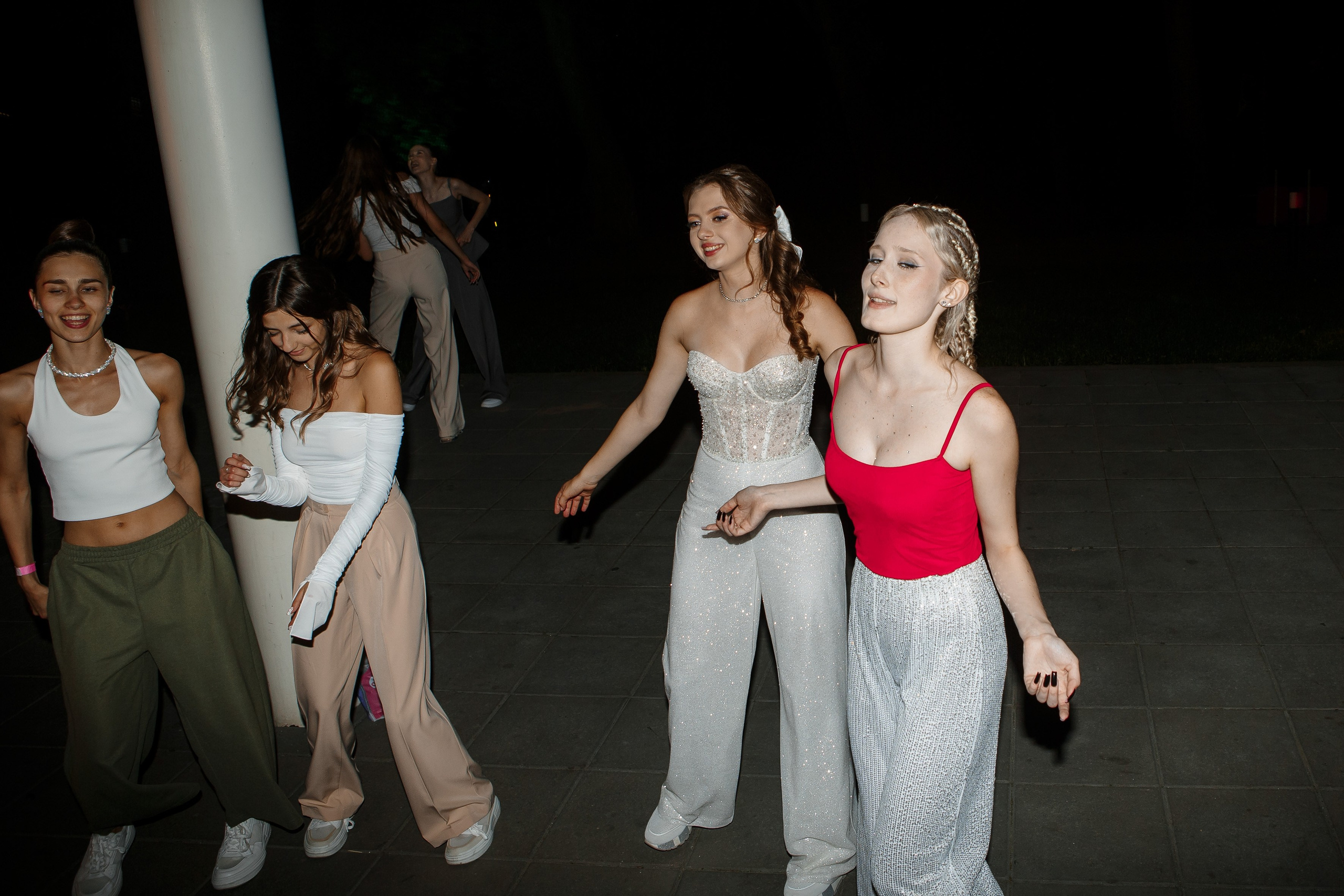 Выпускной Гимназия 12 2024 OpenHouse. Свадебный и портретный Фотограф в Липецке Дмитрий Котюков