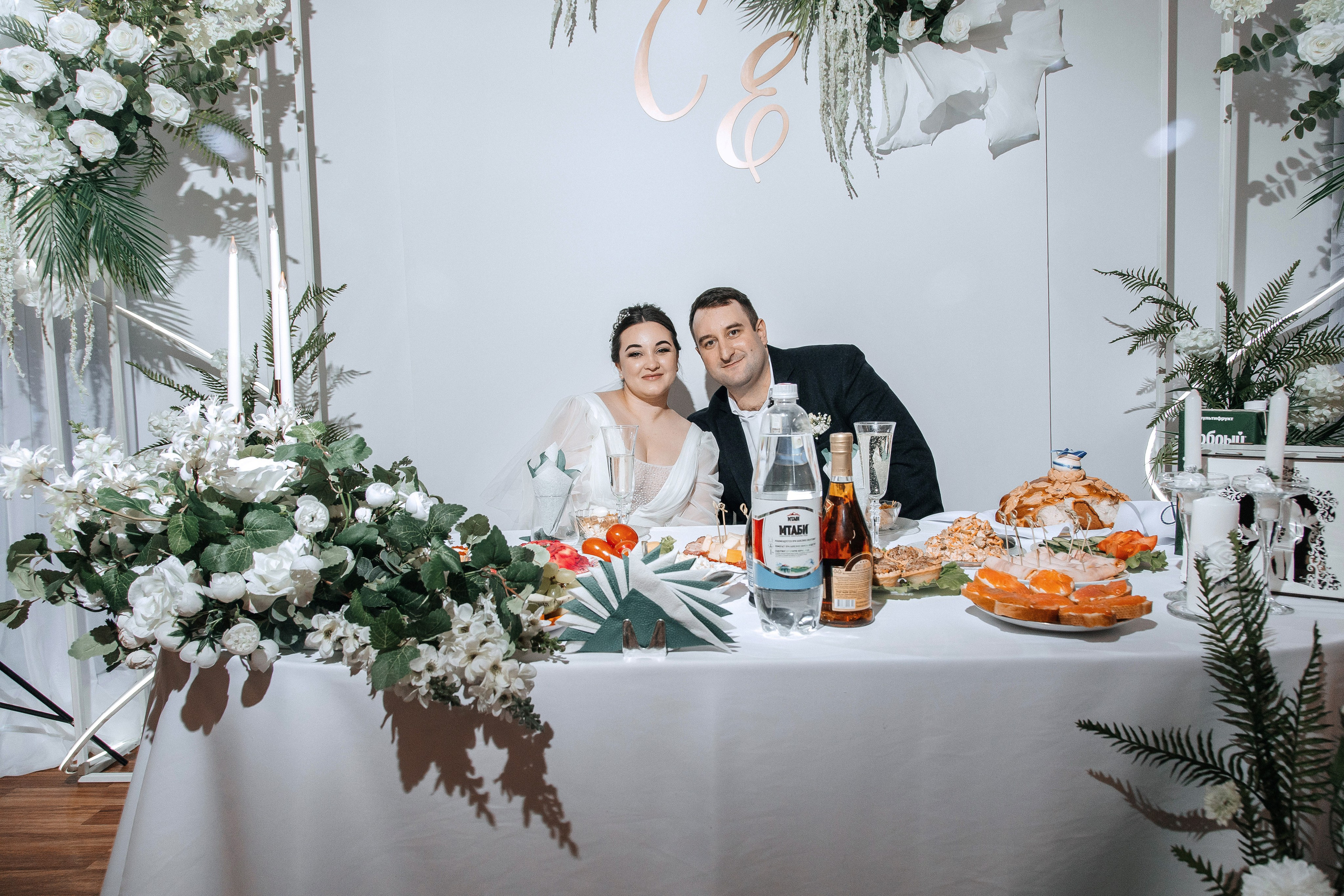 S & E. Street photographer