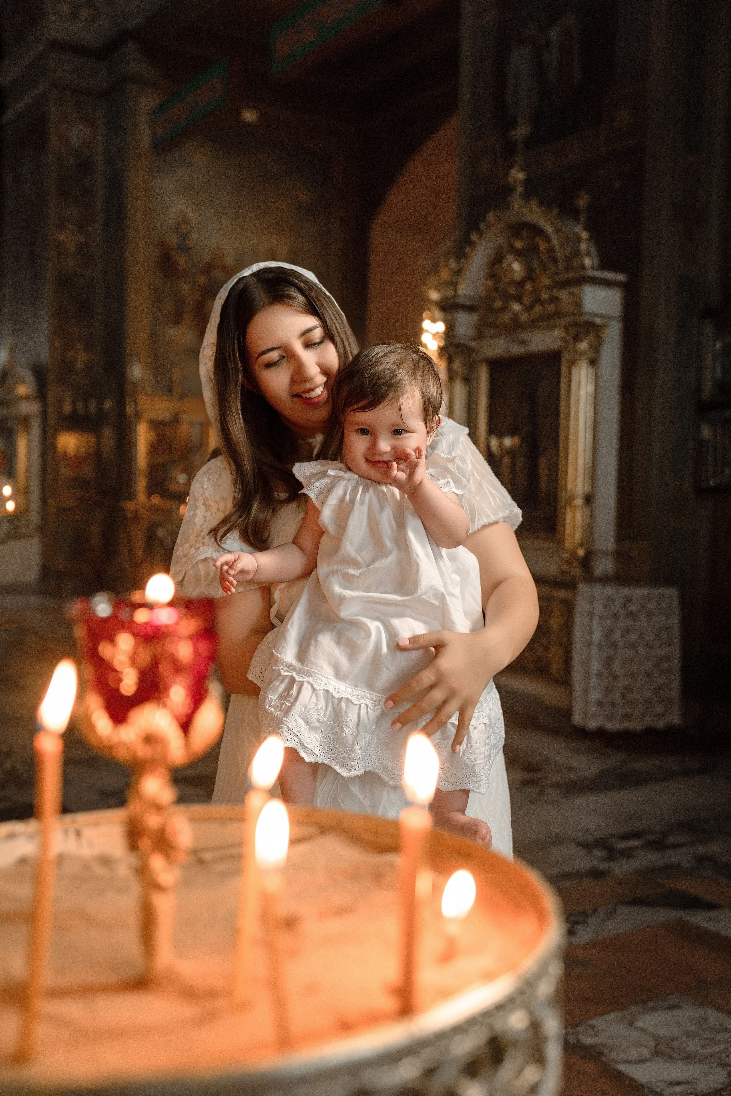 Крещение Вареньки в Храме Воскресения Словущего в Даниловской Слободе. Фото- и видеосъёмка крещения и венчания. Фотограф на крещение Москва