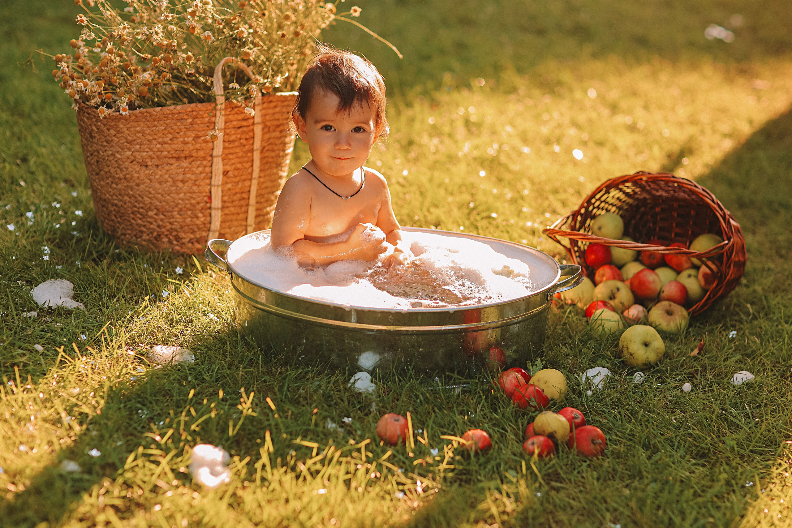 Стирка у дома. Семейный фотограф Тюмень, фотограф на роды Салмина Мария