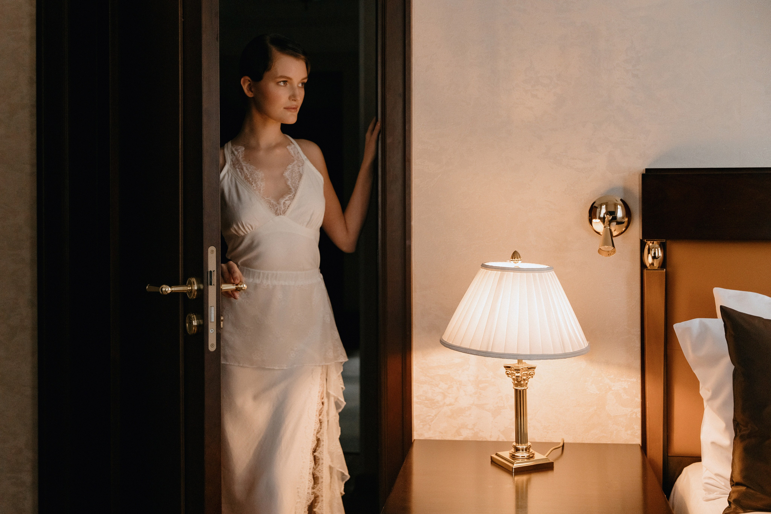 Свадебная фотосессия в гостинице Ленинградская. Свадебный фотограф Москва