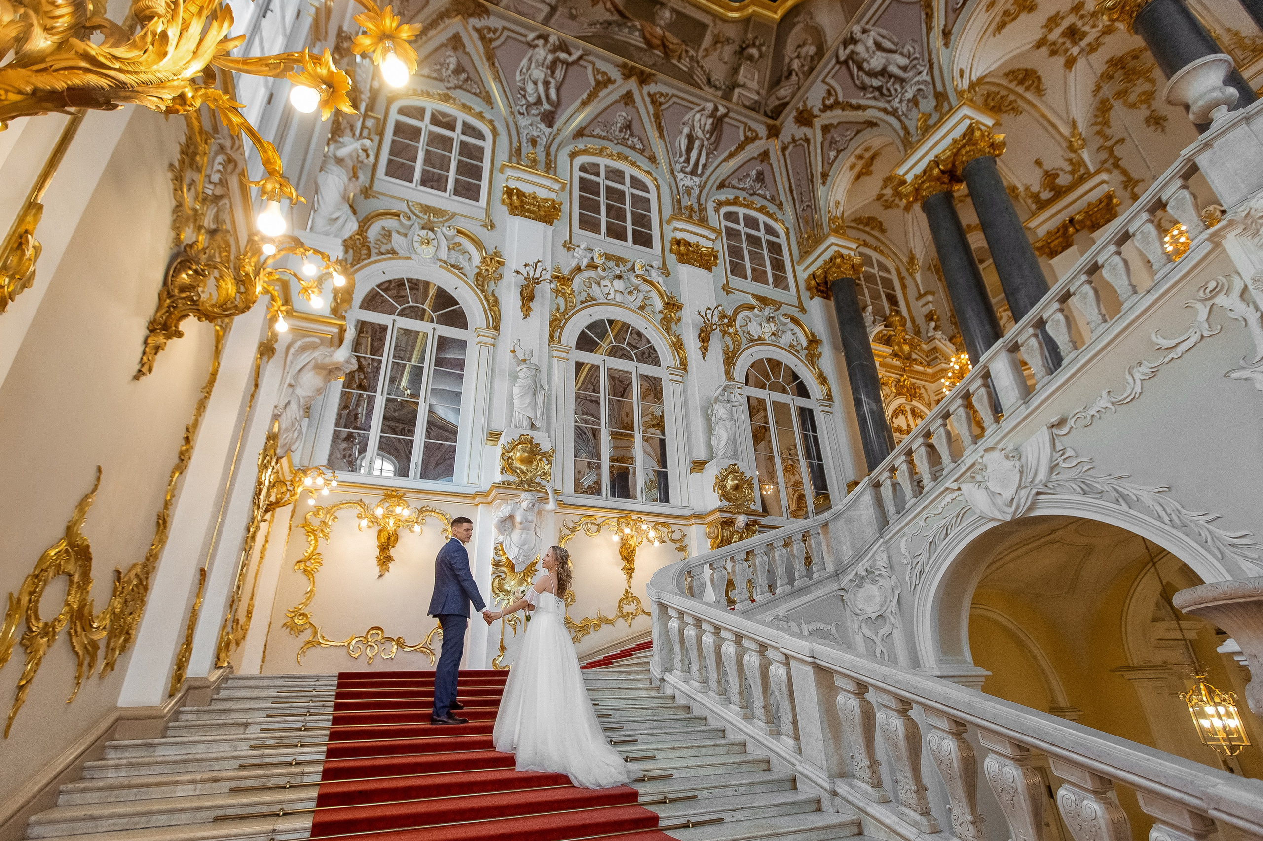 Свадебная фотосессия в Эрмитаже. Свадебный и семейный фотограф Алексей Аверин
