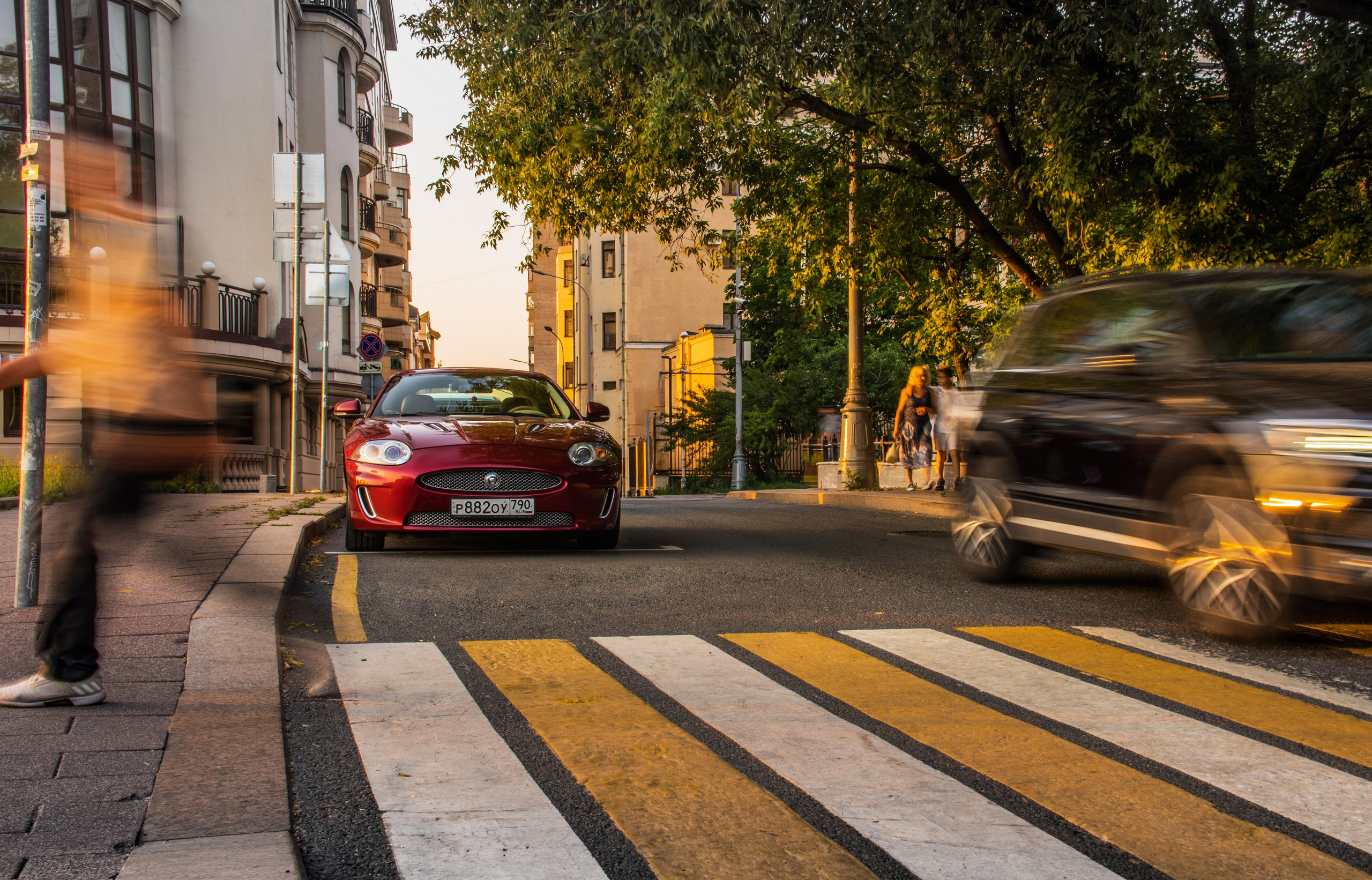 Фотосъемка в кабриолете по улицам Москвы на Jaguar. Жуков Илья  свадебный фотограф в Москве