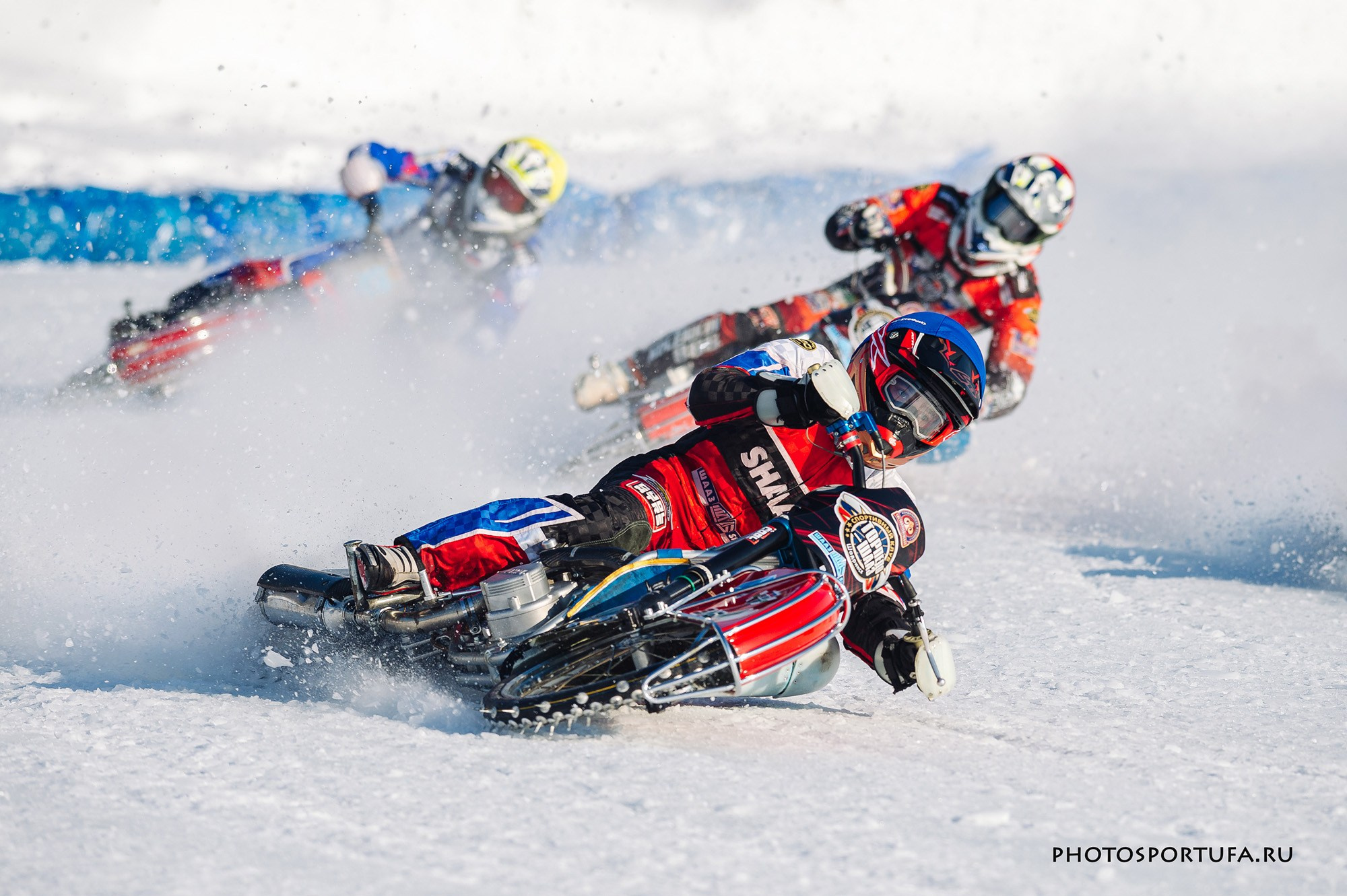 Мотогонку на льду. Спортивный фотограф в Уфе Евгений Буров