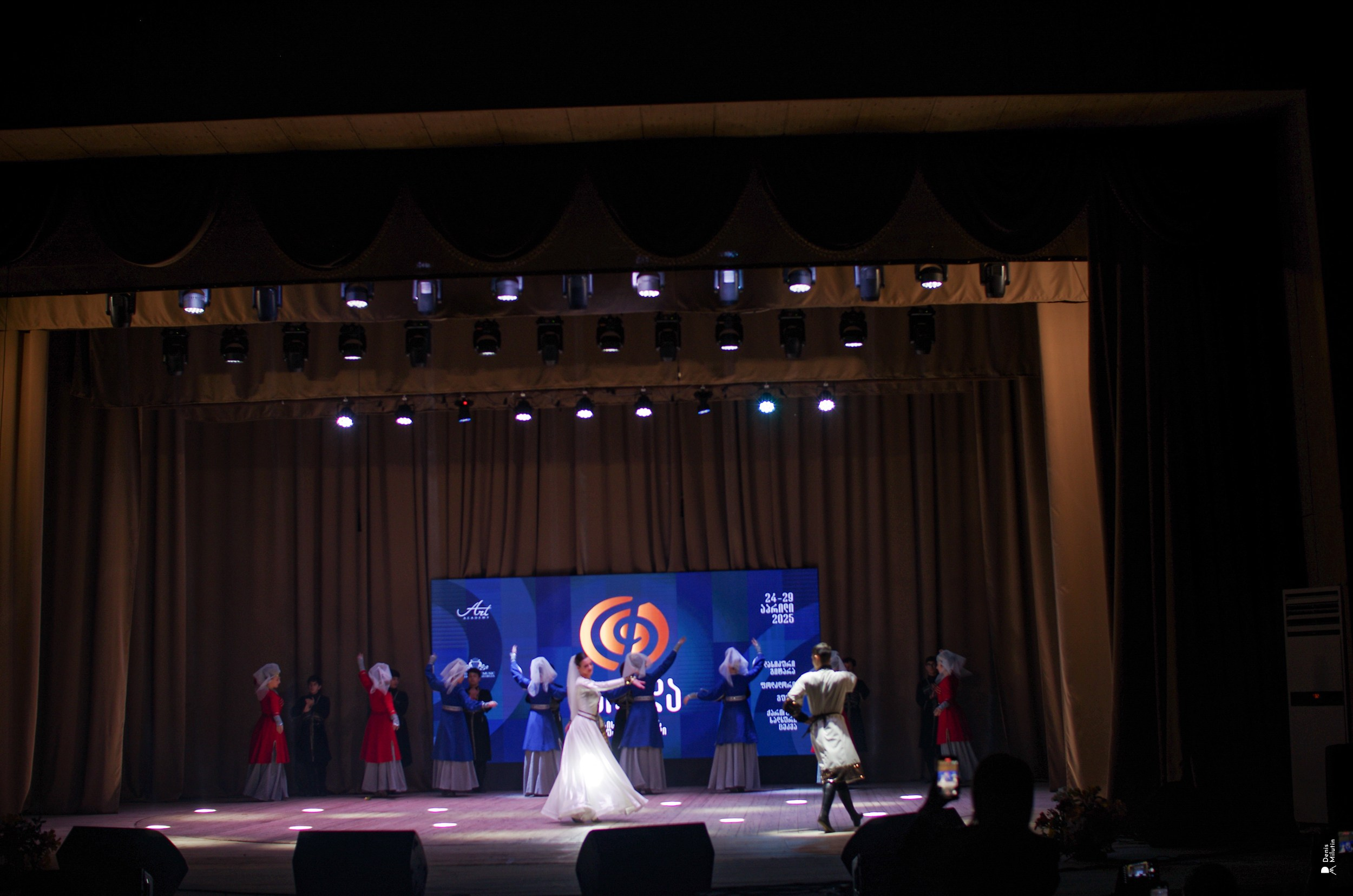 Танцы в Хоби. Портретный фотограф Денис Милютин