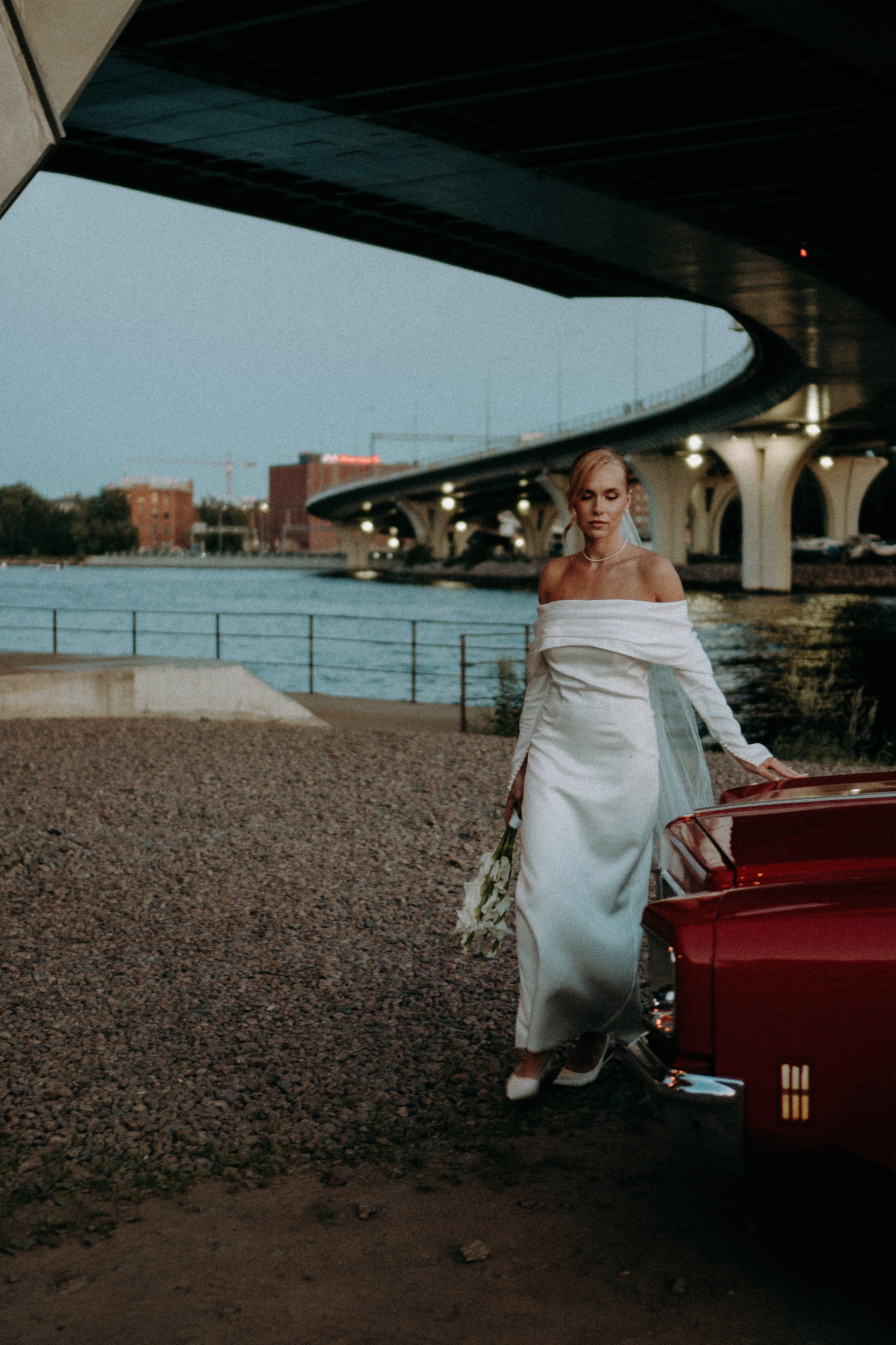 СВАДЕБНАЯ СЬЕМКА ВОЗЛЕ МСОТА БЕТАНКУРА НА КАБРИОЛЕТЕ. Профессиональный фотограф, Санкт-Петербург — Виктория Богомолова