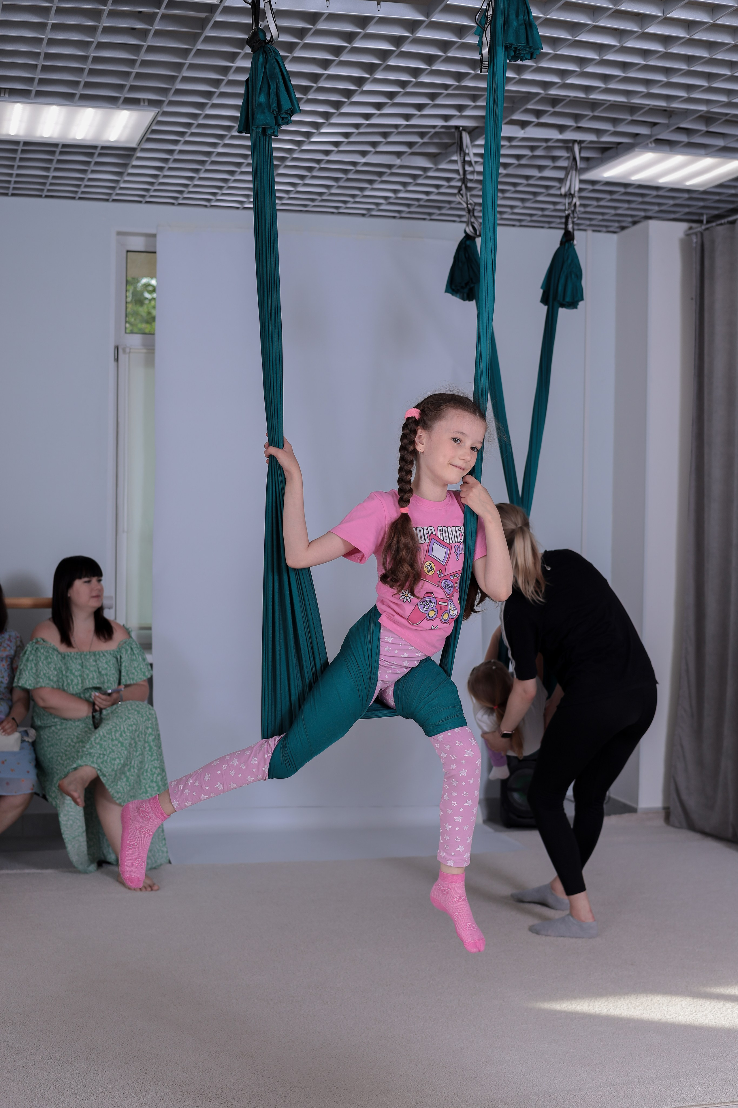 Детская аэройога. Фотограф Надршина Лилия