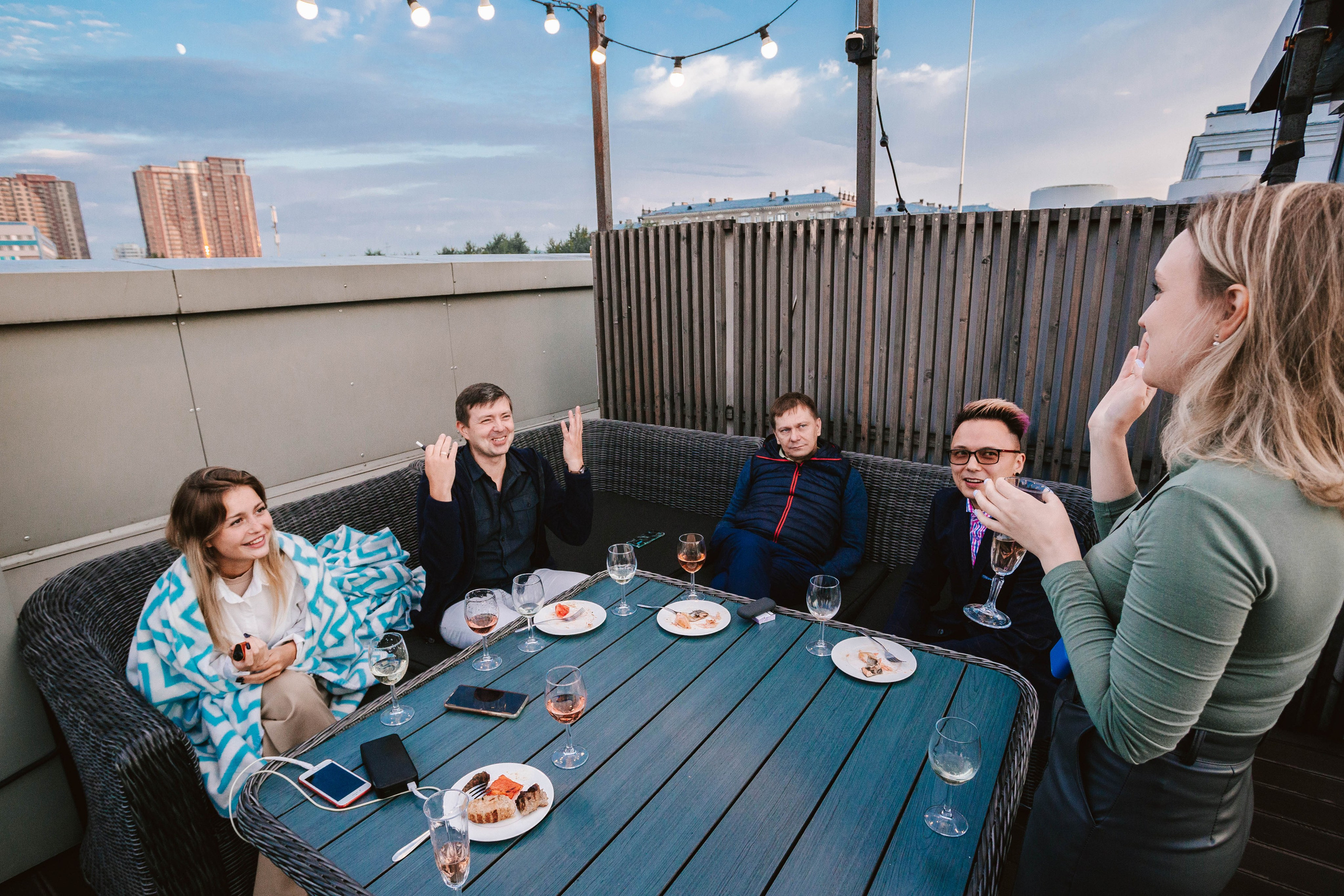 ВЕСЕЛЬЕ НА ДНЕ БОКАЛА