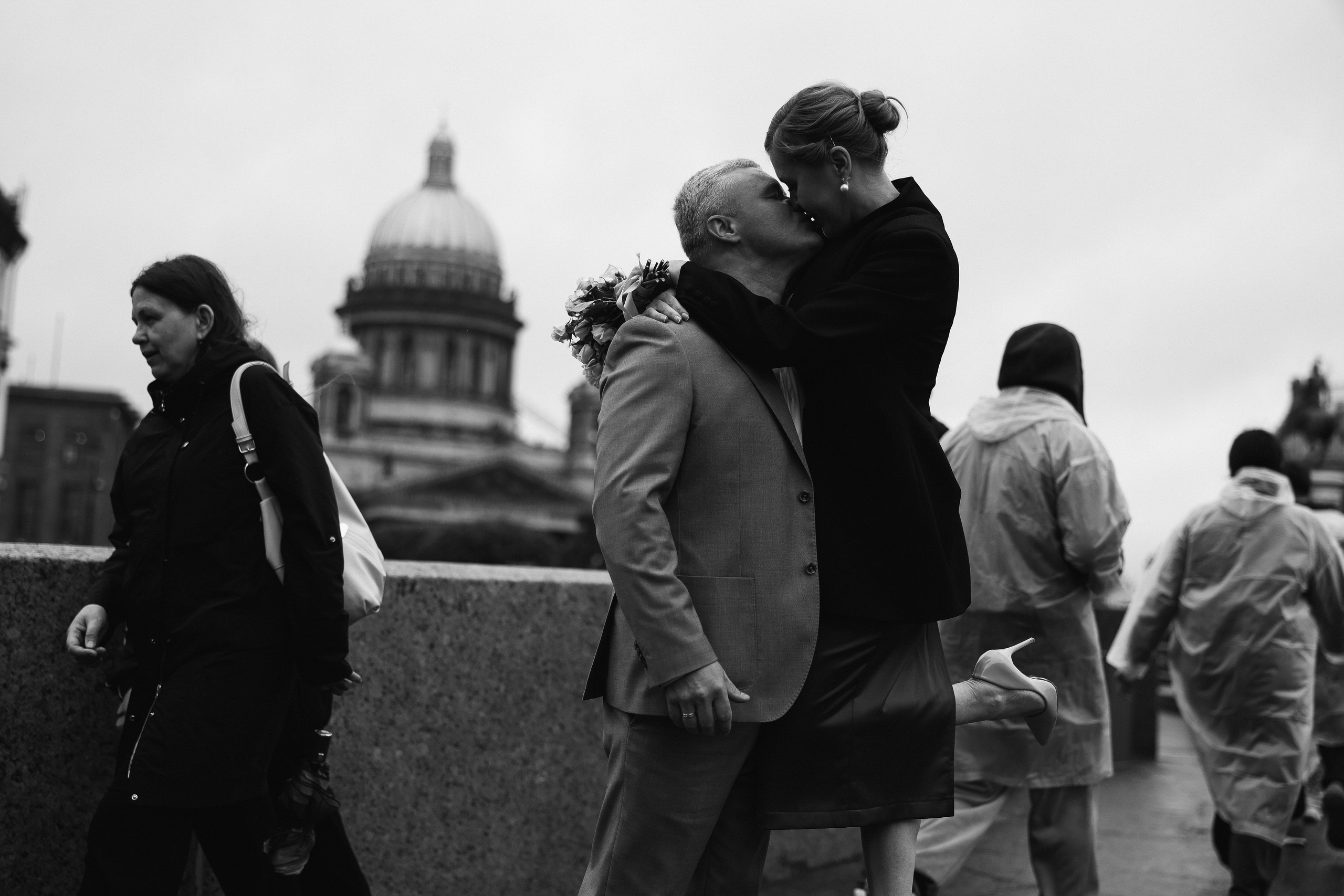 Дождь и поцелуи. Свадебный и семейный Фотограф Денис Кошель