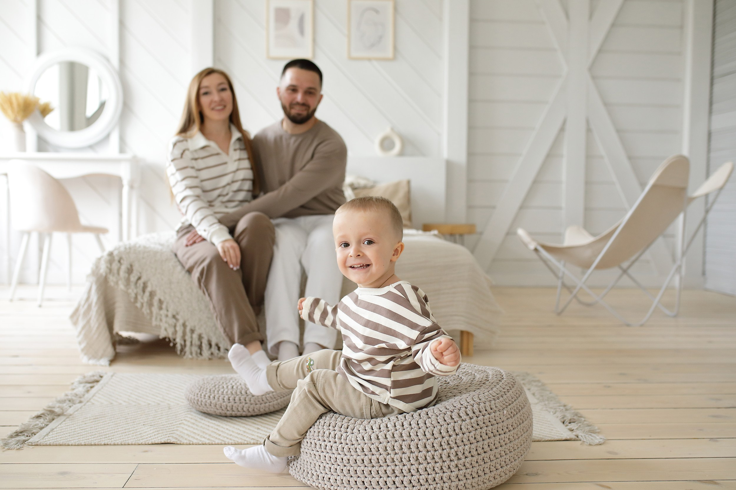 Семейные фотосессии в студии. Свадебный и семейный фотограф и видеограф в Екатеринбурге Полянские Тимур и Анастасия