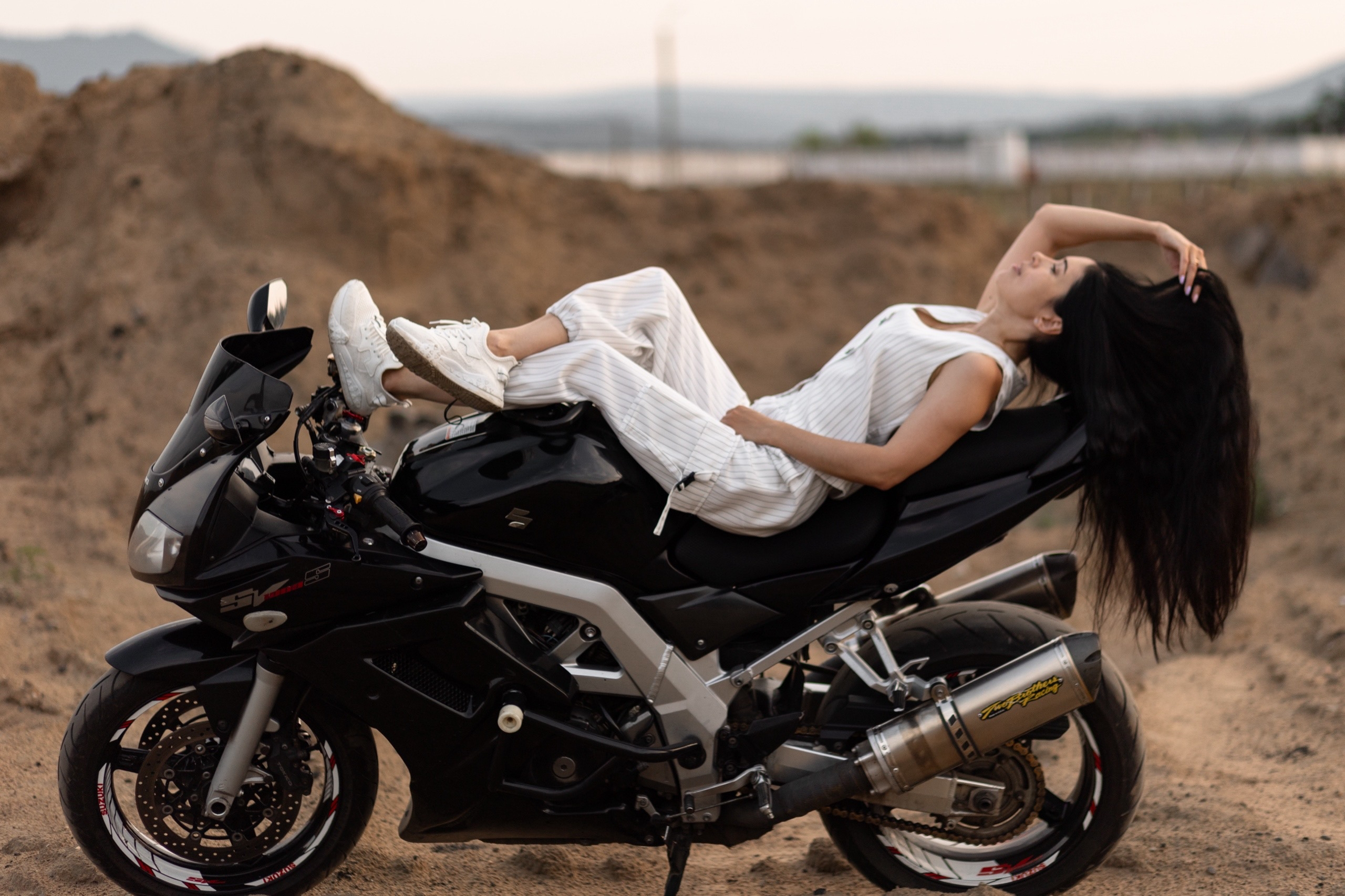 С мотоциклом. Фотограф в Чите Анна Осадчая