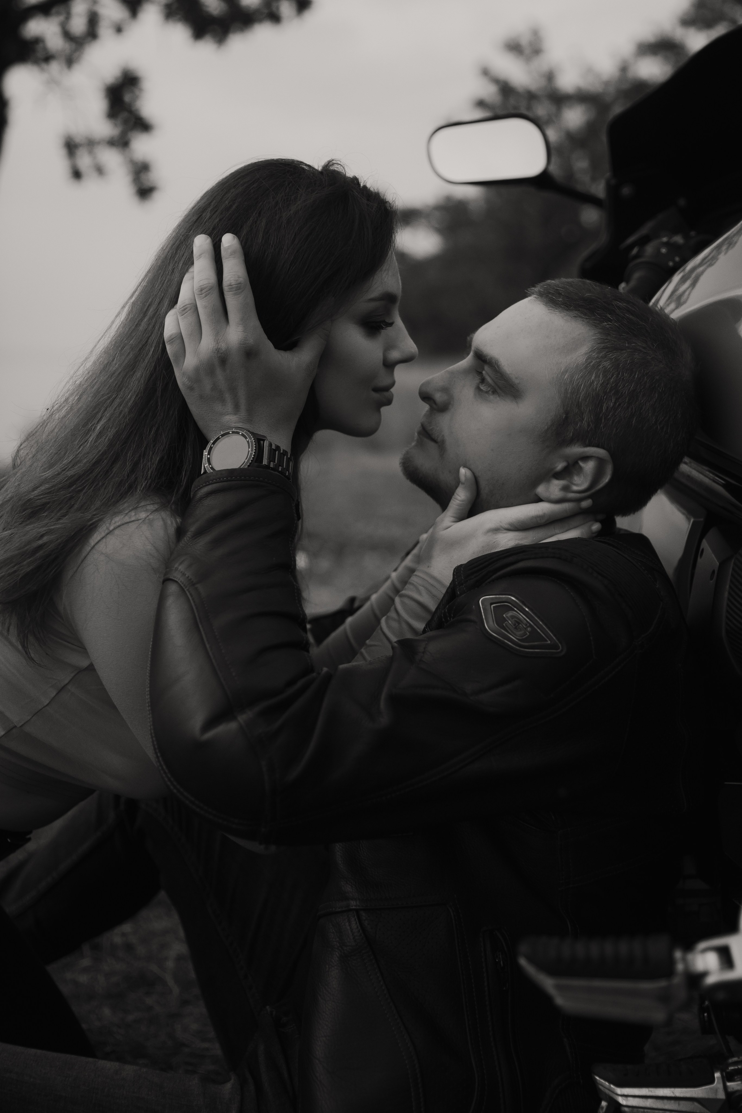 Фотосессия лавстори с мотоциклом на природе. Свадебный и семейный фотограф в Самаре и Тольятти | Елена Топанцева