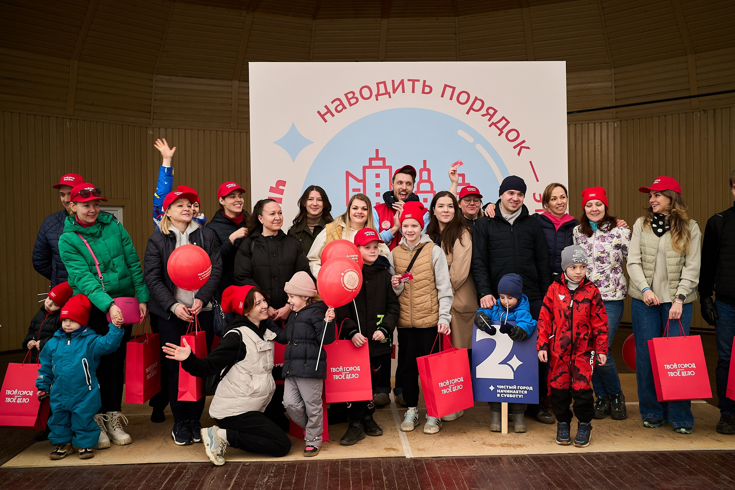 Субботник у Управления делами Мэра и Правительства Москвы. Фотограф и Видеограф в Москве. Олег Корушев