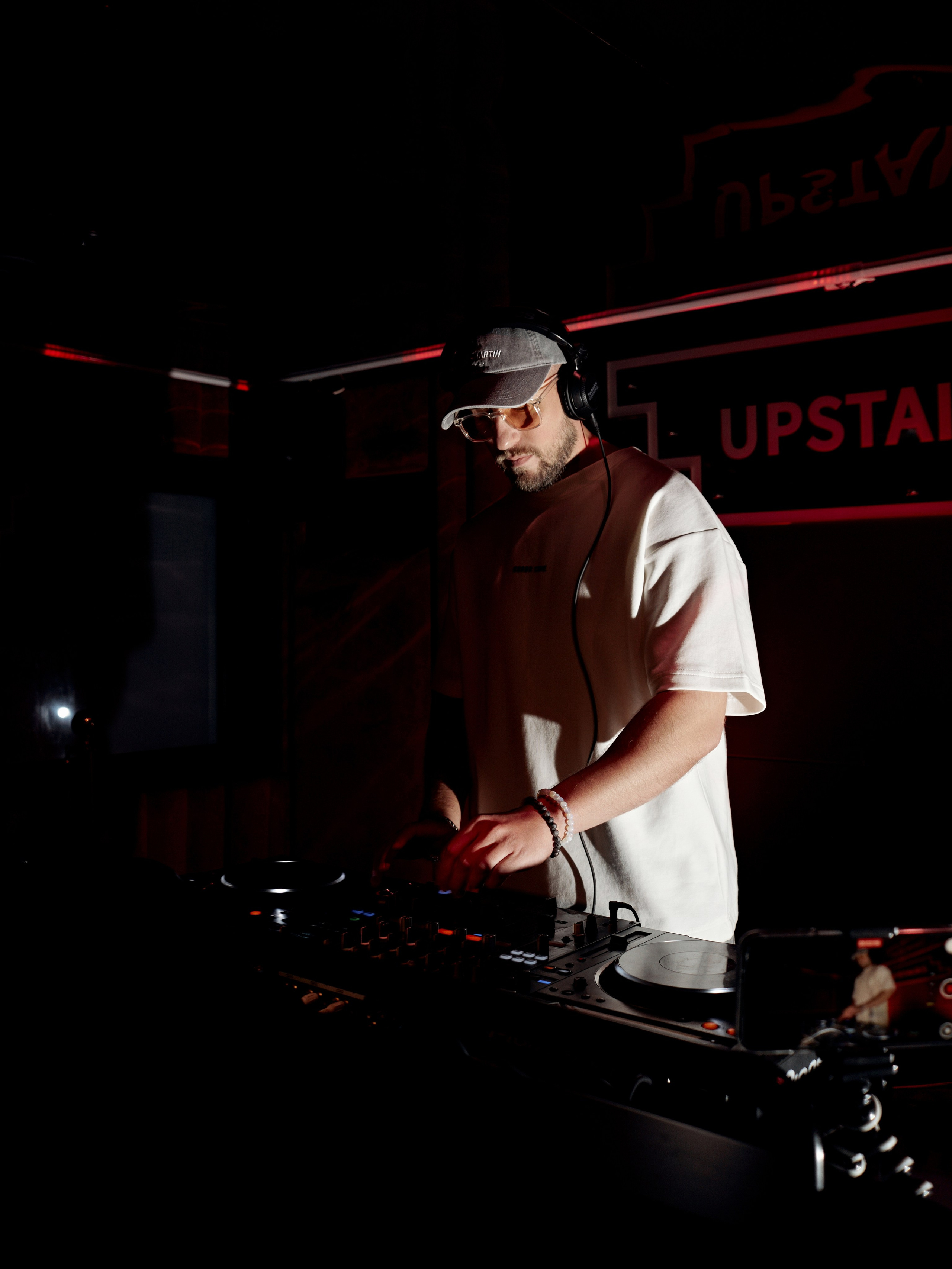 CLUB. NOIZOMAX Художественный фотограф в Дубай