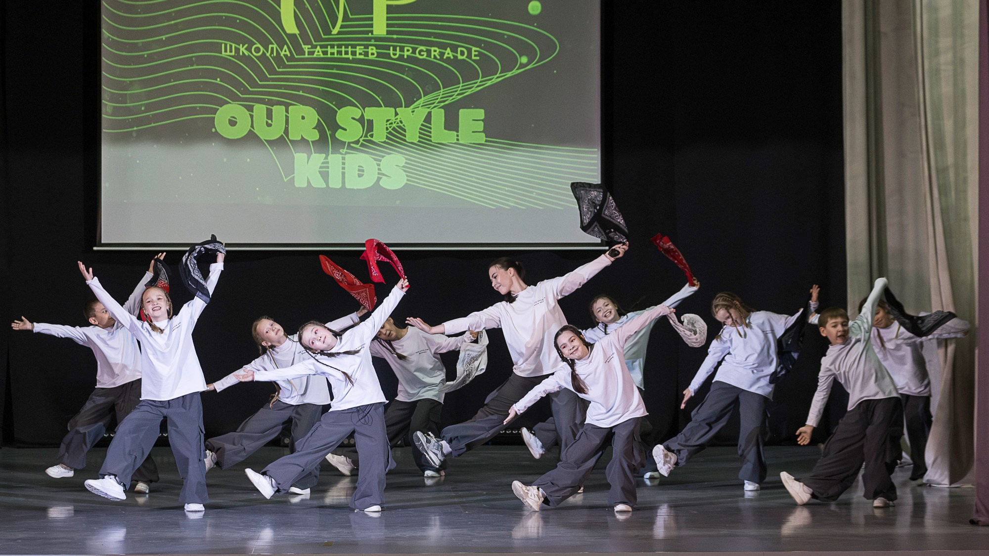 Отчетный концерт школы танцев UPGRADE. Репортажный фотограф в Казани Павел Серпокрылов