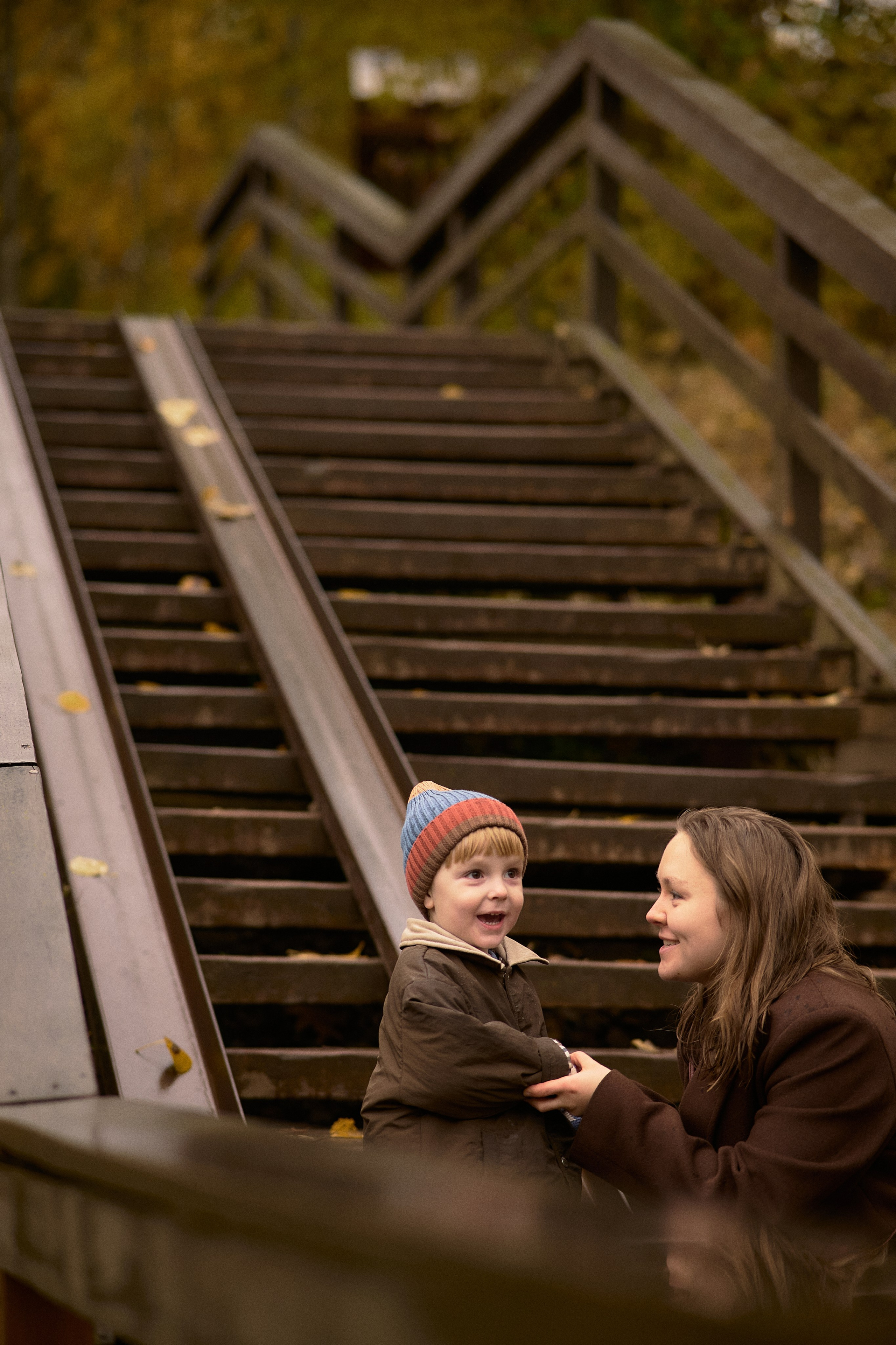 Света и Илюша под дождём. Семейный и свадебный lifestyle-фотограф в Москве Мария Петрова