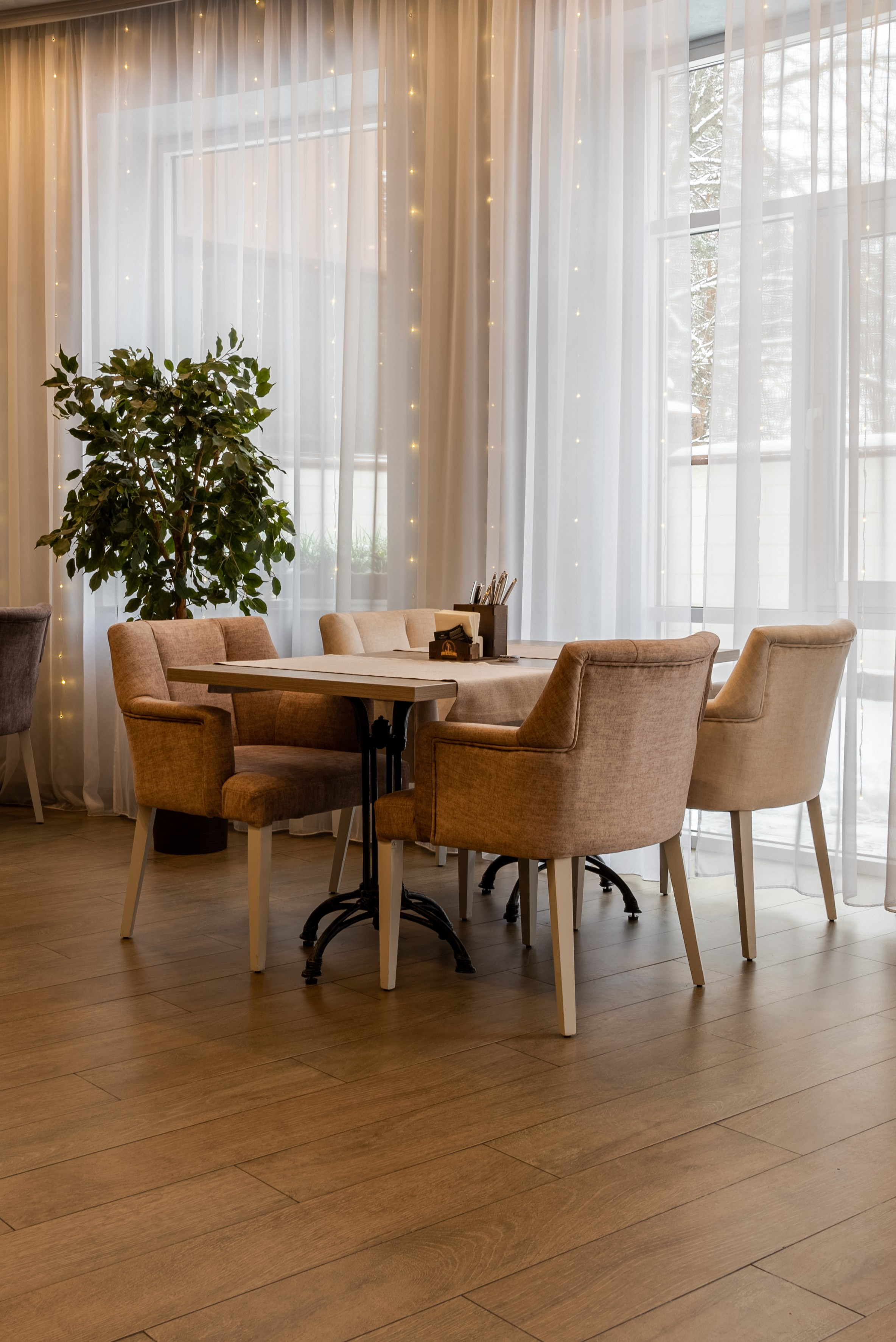 Интерьер. Отель бассейн и ресторан. Предметный фотограф, фото для маркетплейсов Пятигорск, КМВ