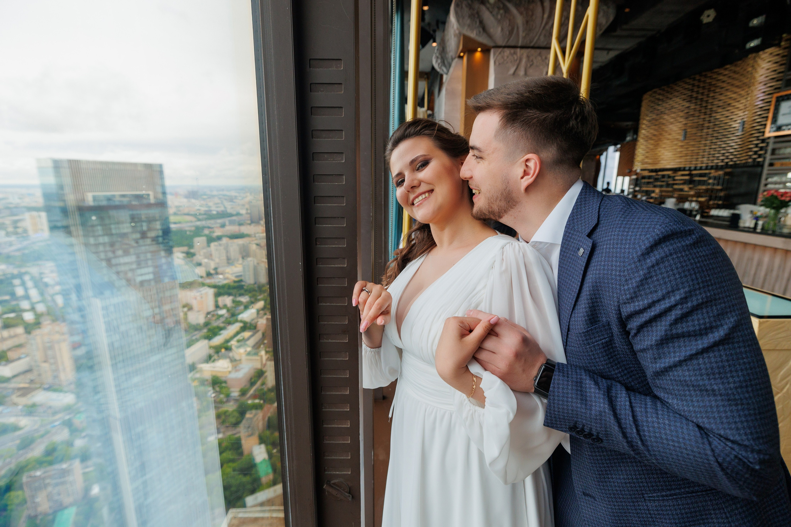 Фотограф на регистрацию в ЗАГС Москва Сити Birds Башня ОКО. Примеры фото, отзывы молодоженов и заявка на регистрацию через официальный сайт.