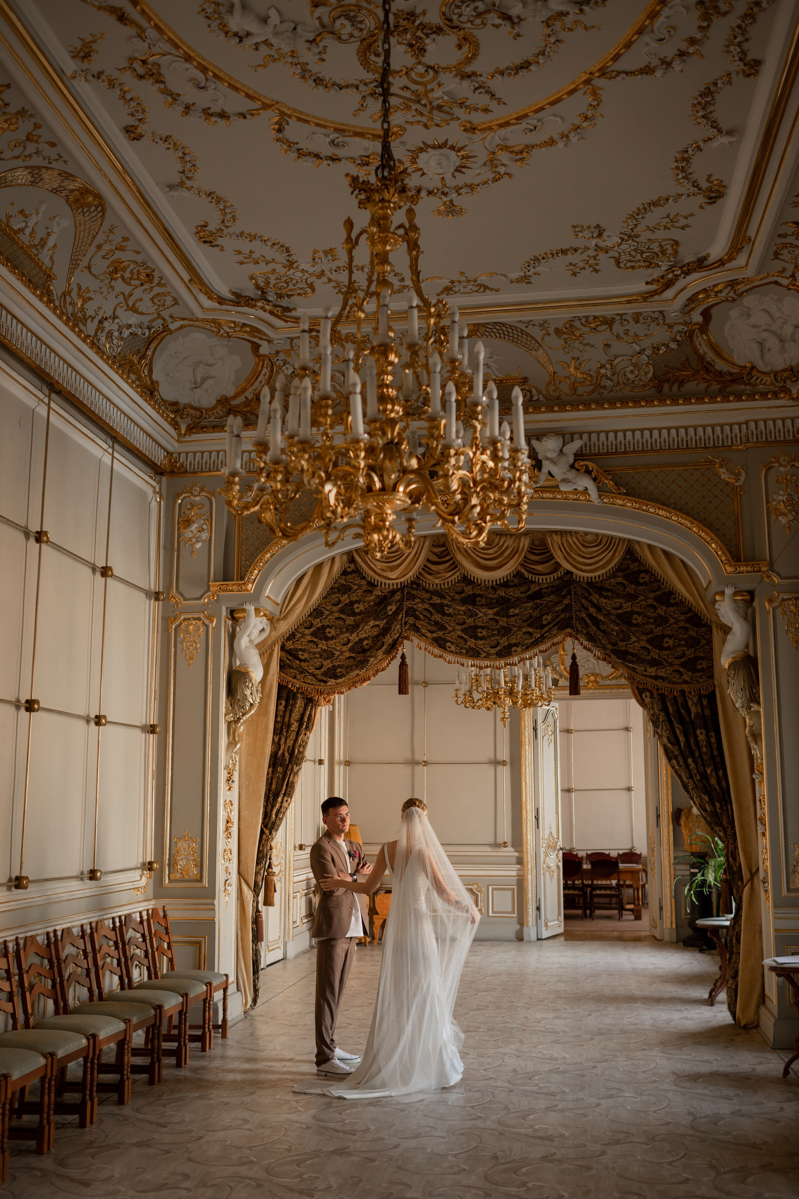 Свадебная фотосессия во дворцах Петербурга. Свадебный фотограф Кирилл Белый