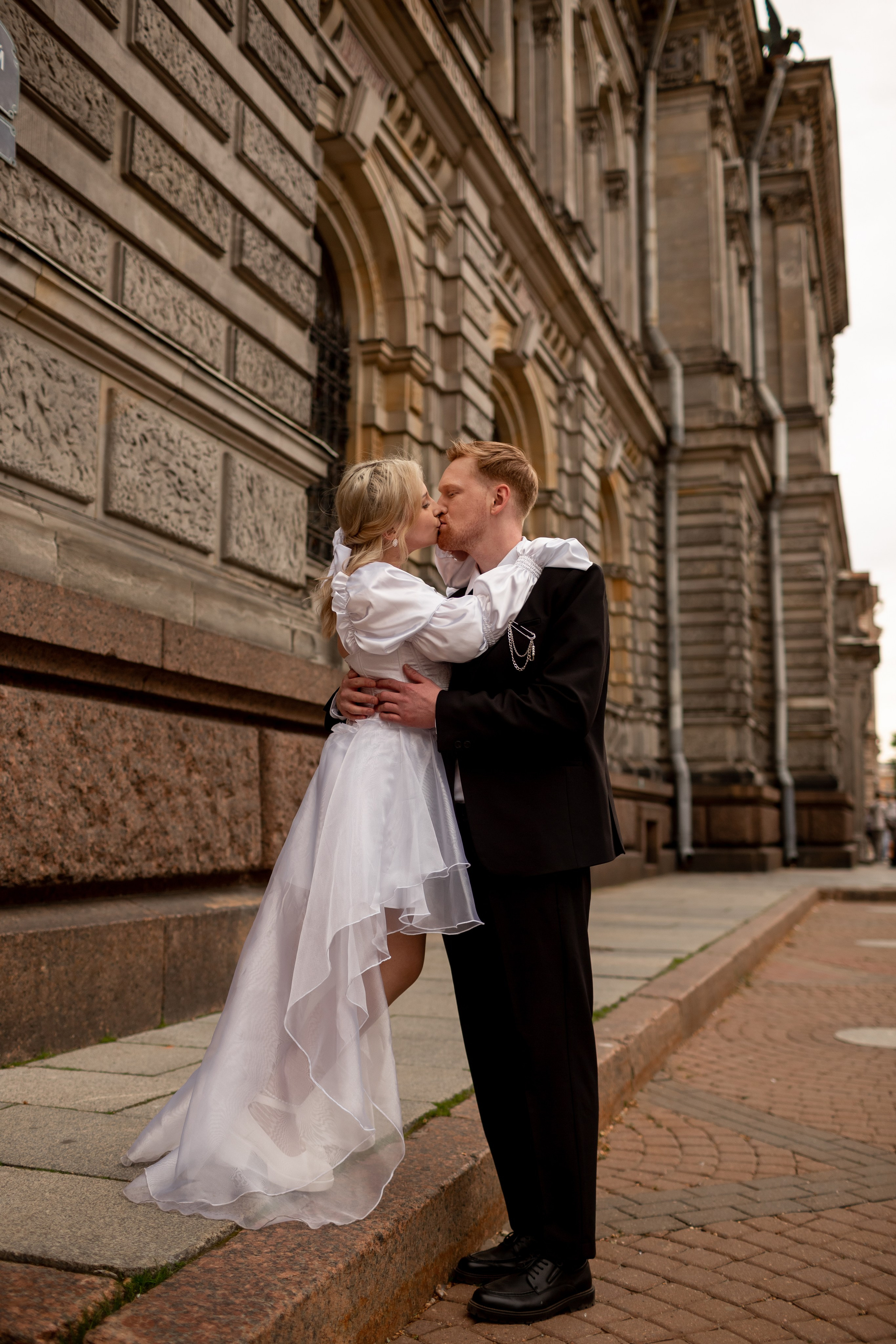 Свадебная фотопрогулка по улицам Петербурга. Свадебный фотограф Кирилл Белый